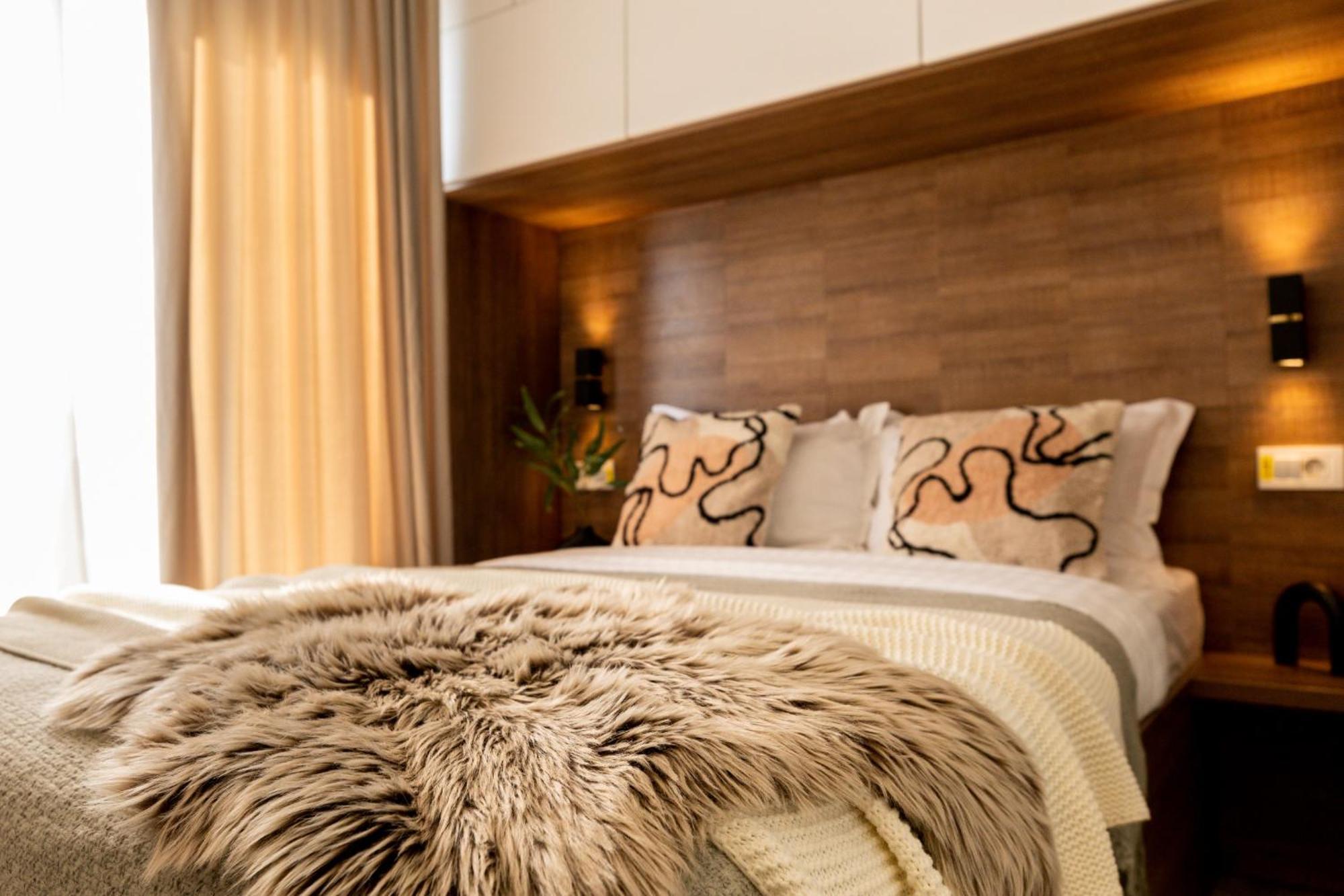 Modern Elegance In The Heart Of The City - romana Square *