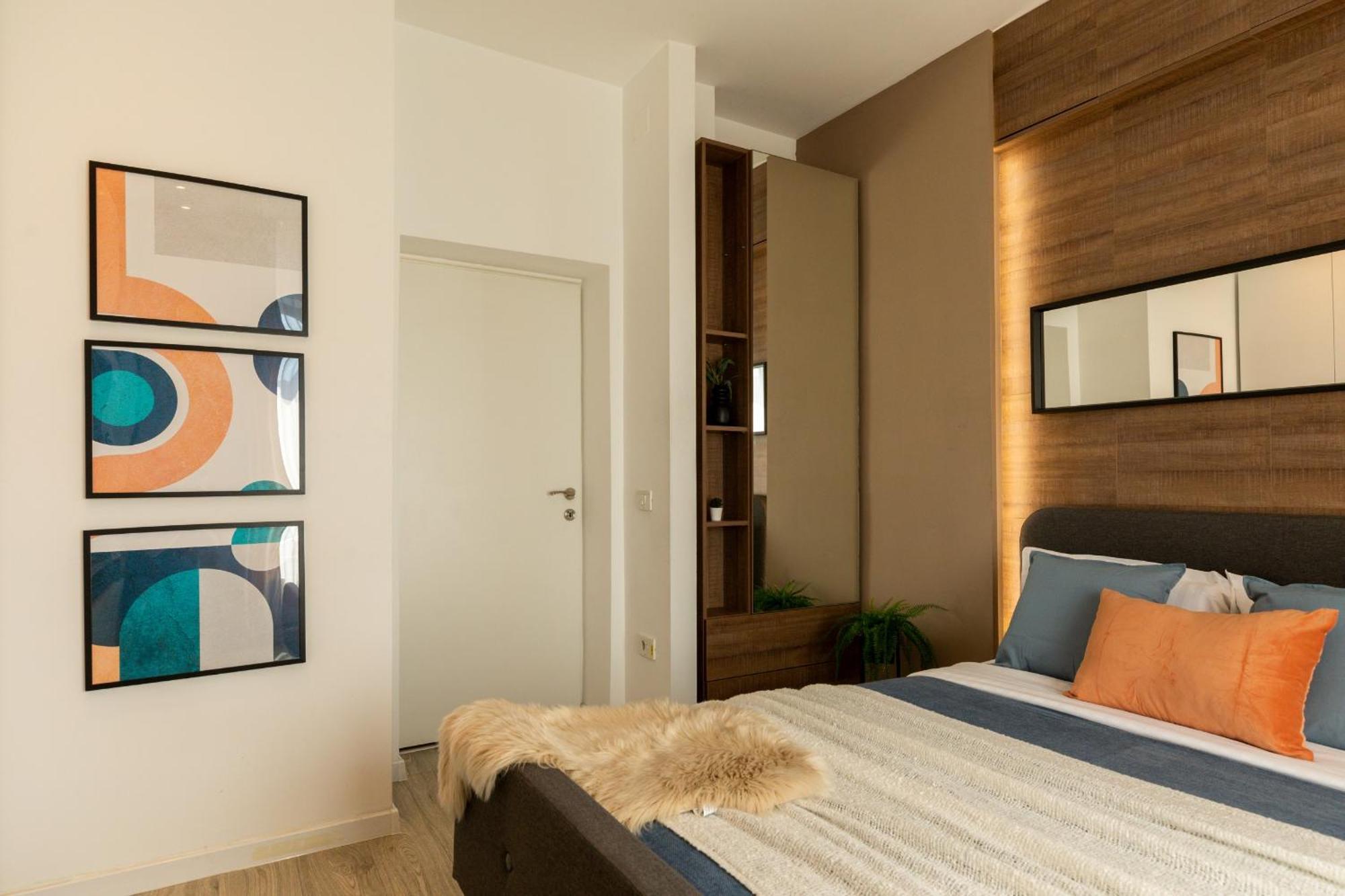 Modern Elegance In The Heart Of The City - romana Square Apartament