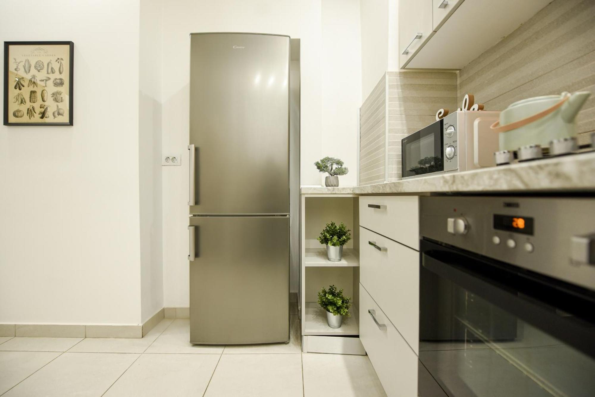 Ideal - Spacious & Modern Near Unirii Square Apartment