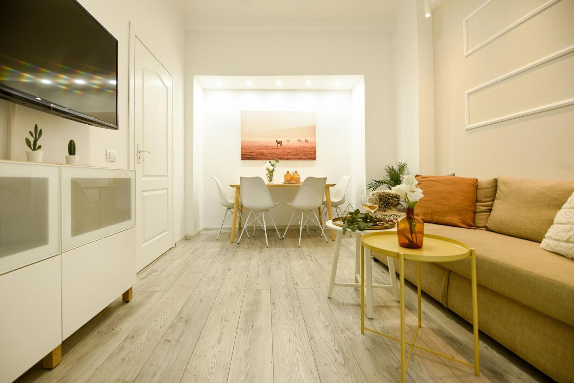 Ideal - Spacious & Modern Near Unirii Square Bucharest