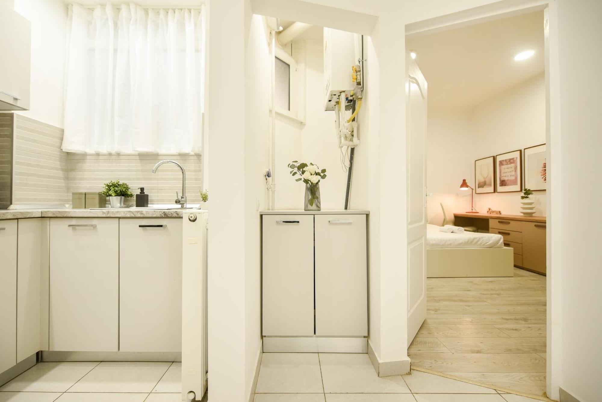 Ideal - Spacious & Modern Near Unirii Square Apartment