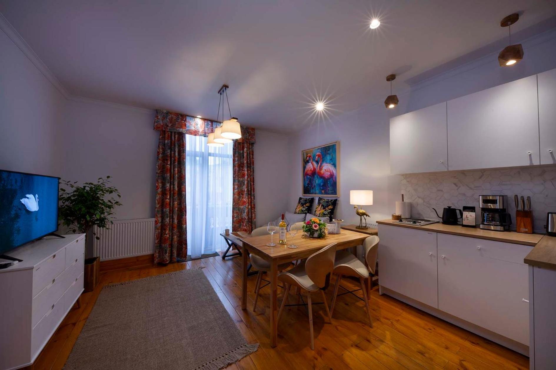 Apartment The Cozy Nest Downtown With Balcony By Pretty