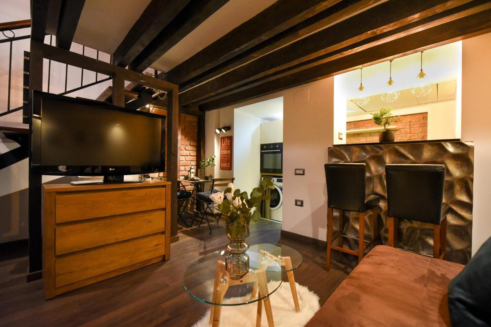 Regina Elisabeta Duplex-style Studios: Cozy Haven In The City Center * Bucharest