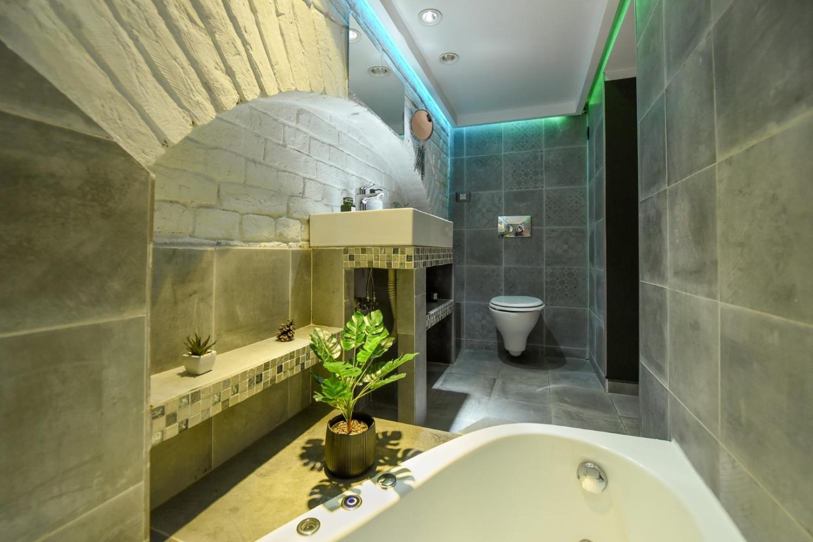 Regina Elisabeta Duplex-style Studios: Cozy Haven In The City Center * Bucharest