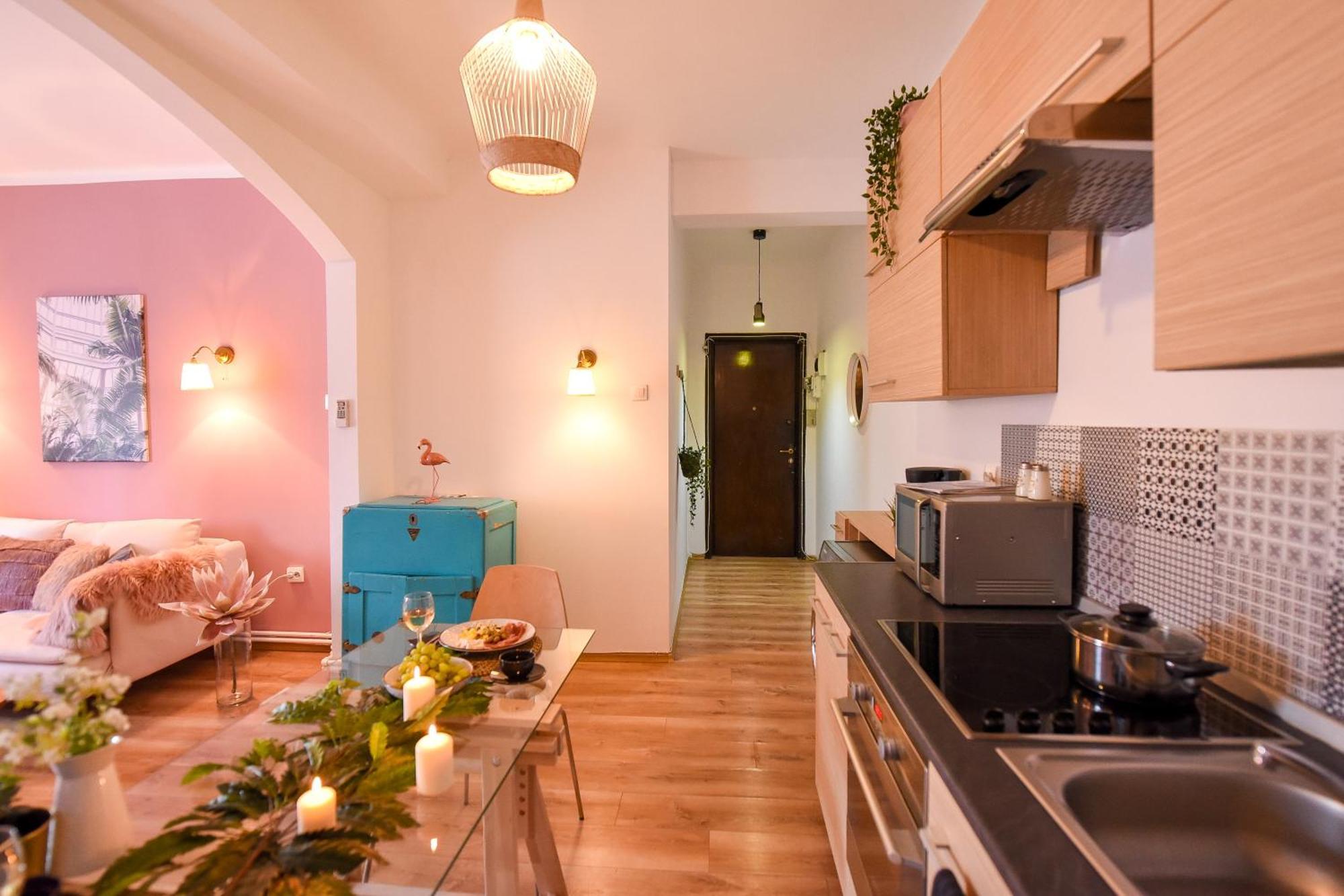Apartment In The Heart Of History: Stylish In The Center *