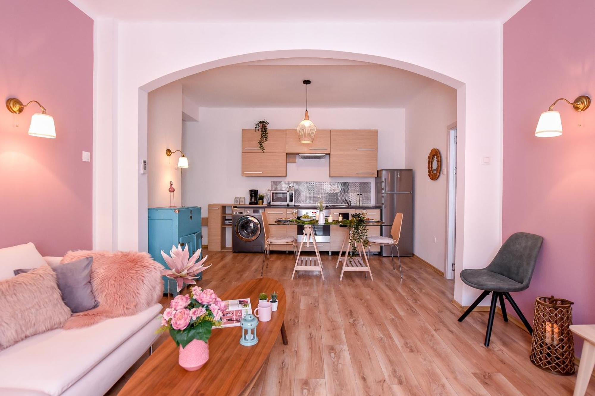 In The Heart Of History: Stylish In The Center Apartment