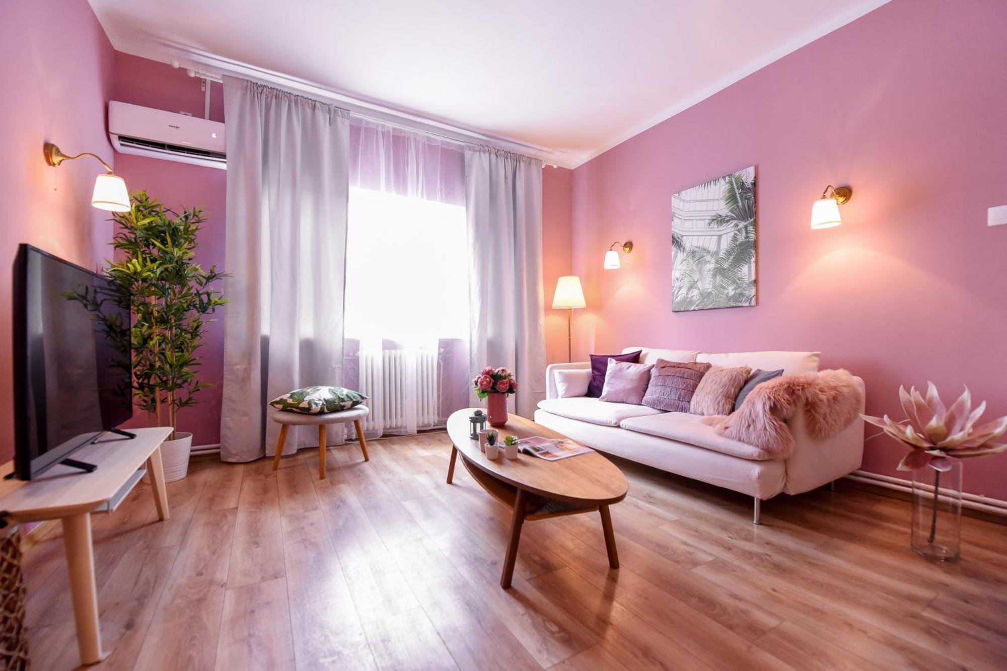 In The Heart Of History: Stylish In The Center Apartment