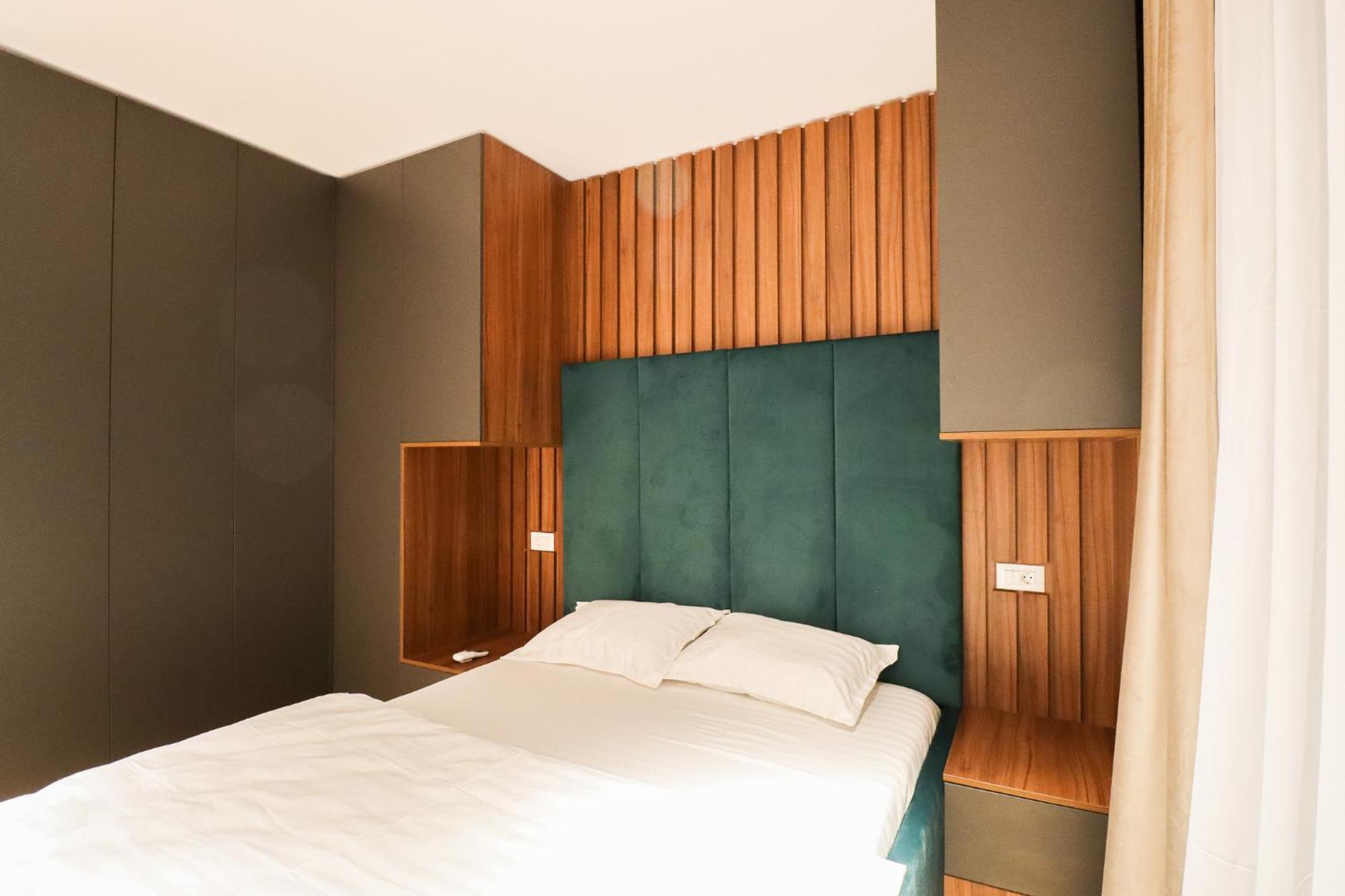 Business Apartment *