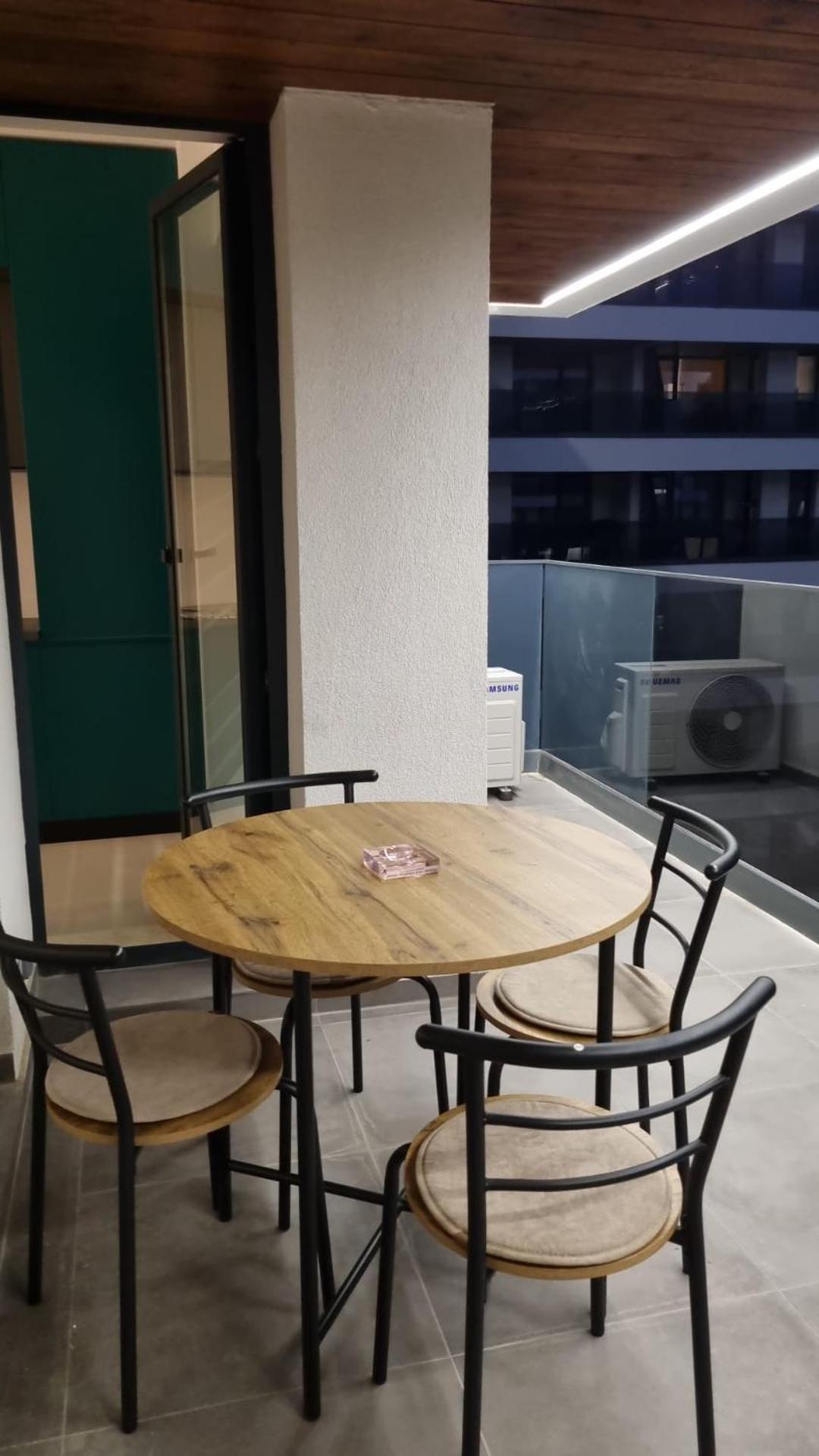 Business Apartment *