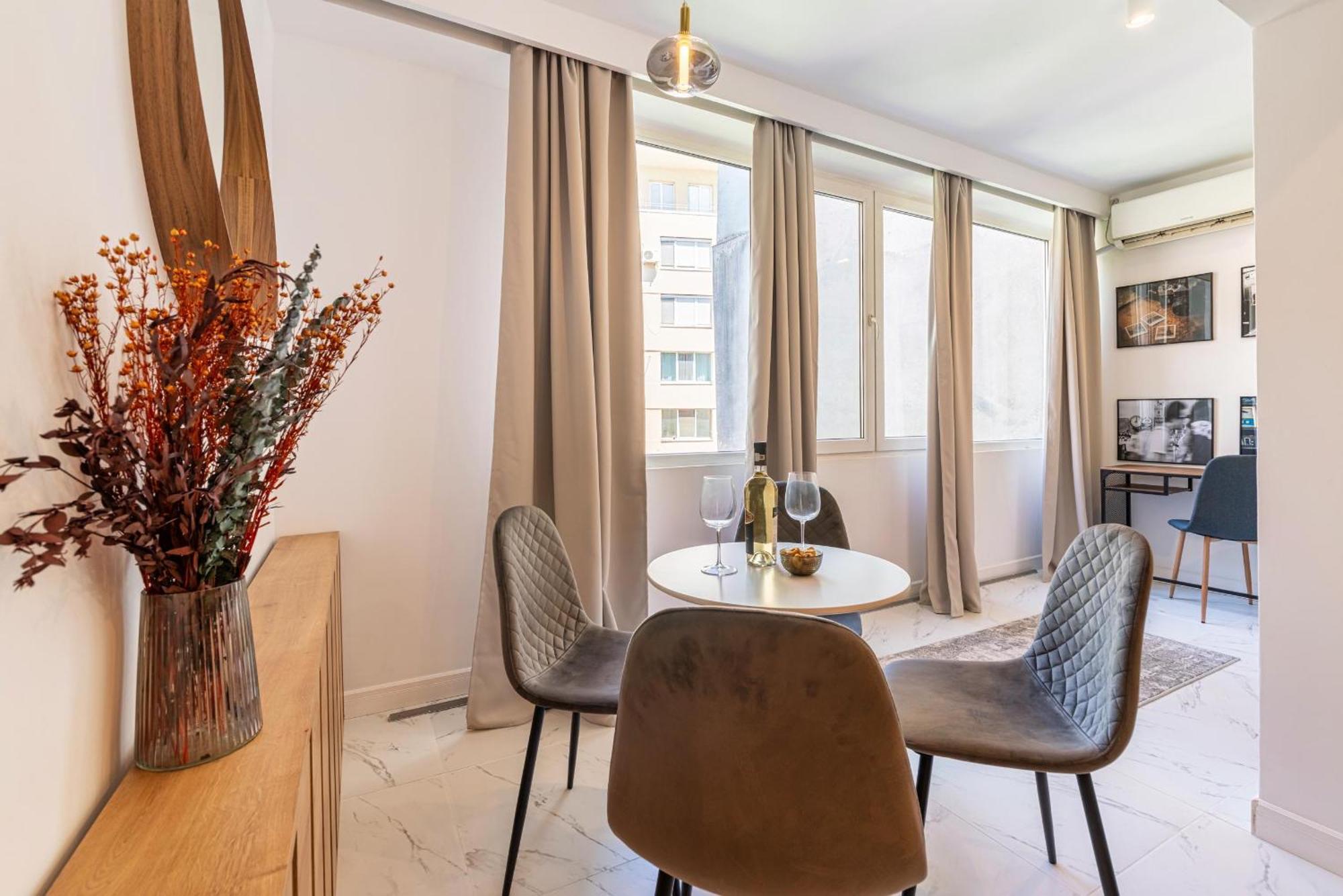 Prime Location & Cozy Comfort: Near Sala Palatului Apartment Bucharest