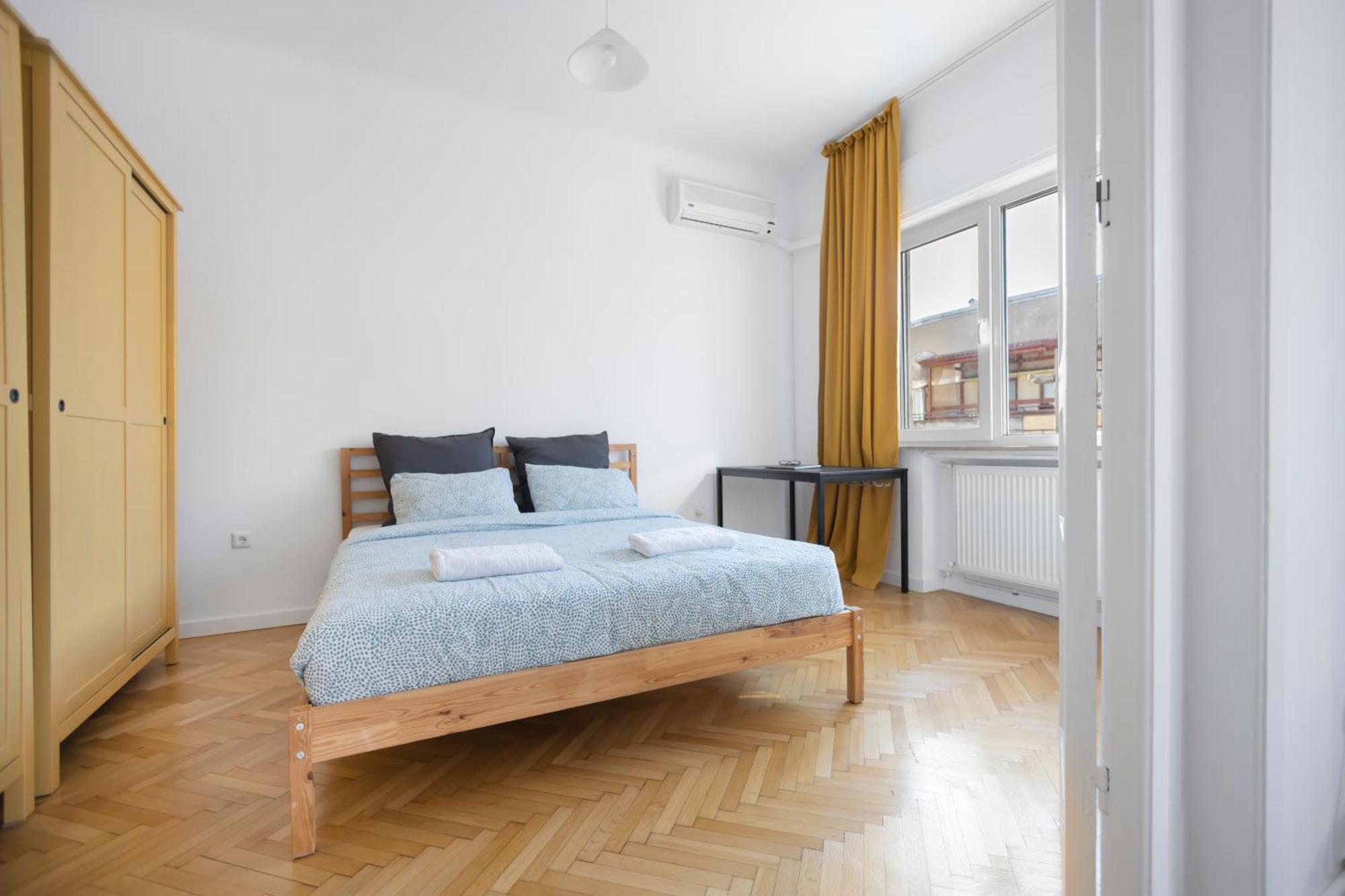 Your Deluxe In Center Apartment *