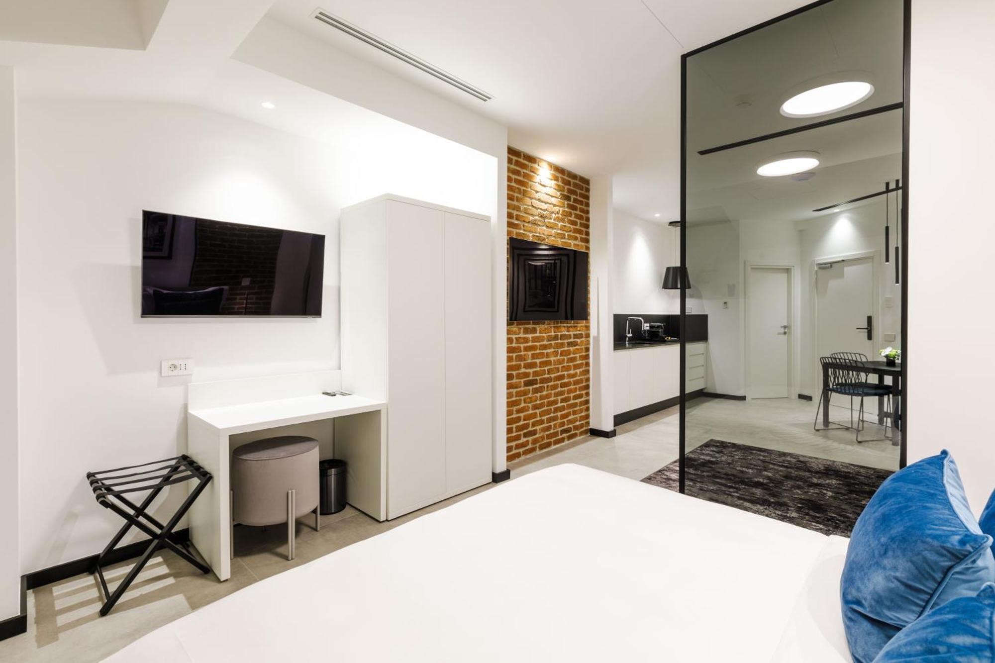 Old Town Snail Design Apartment
