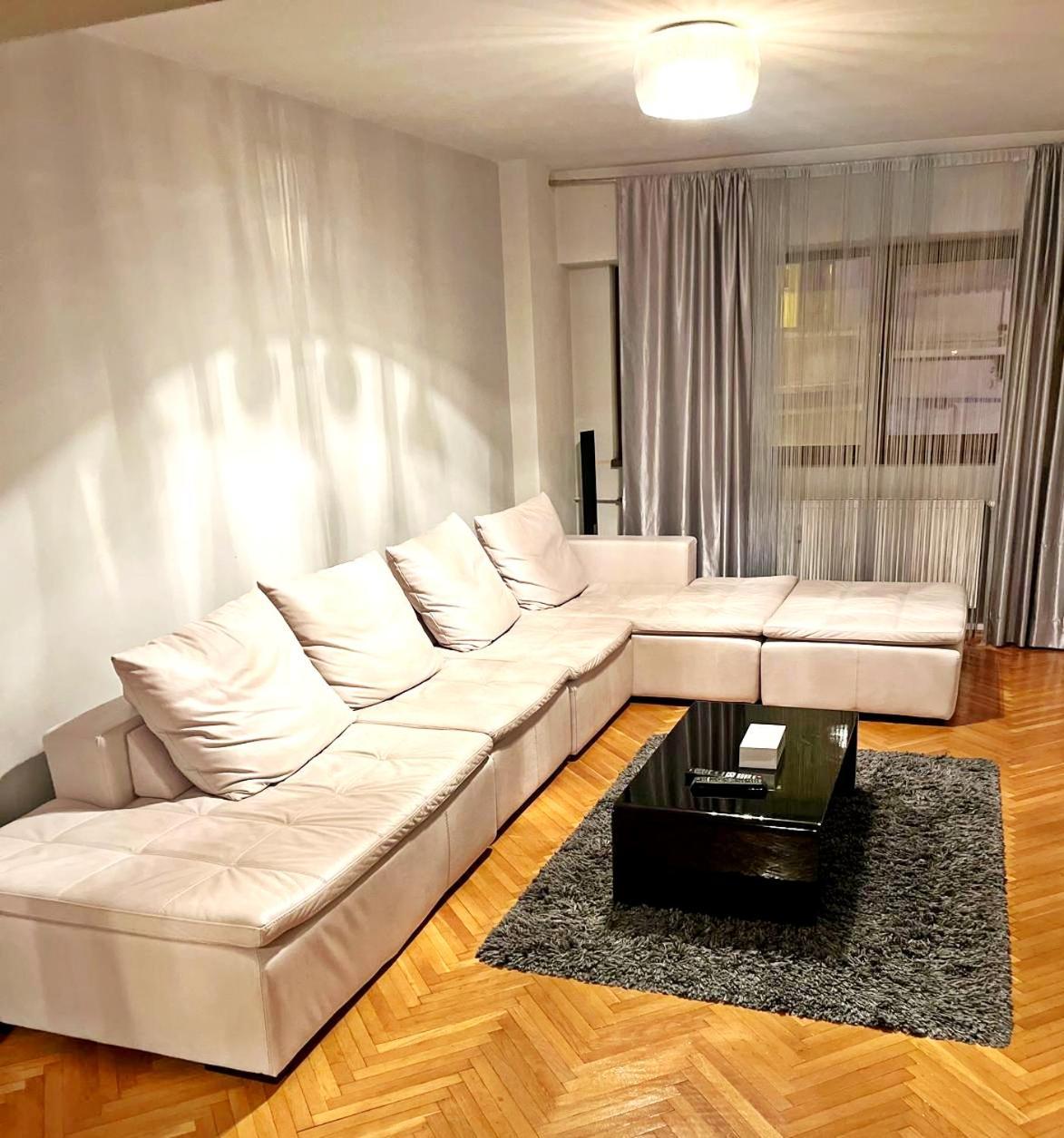Apartamento Romana 100 Sqm Deluxe Apartament Bucareste