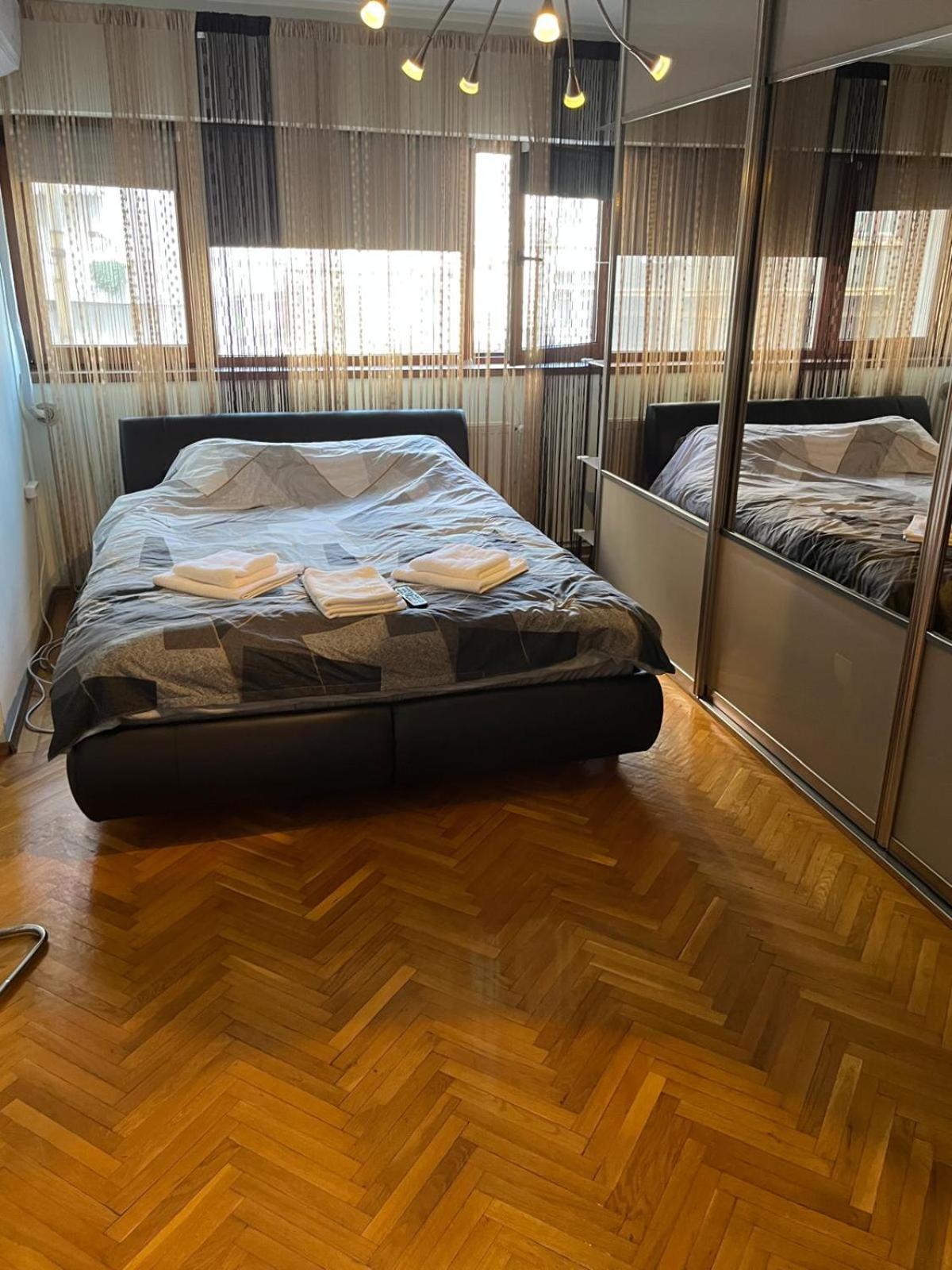 Romana 100 Sqm Deluxe Apartament *