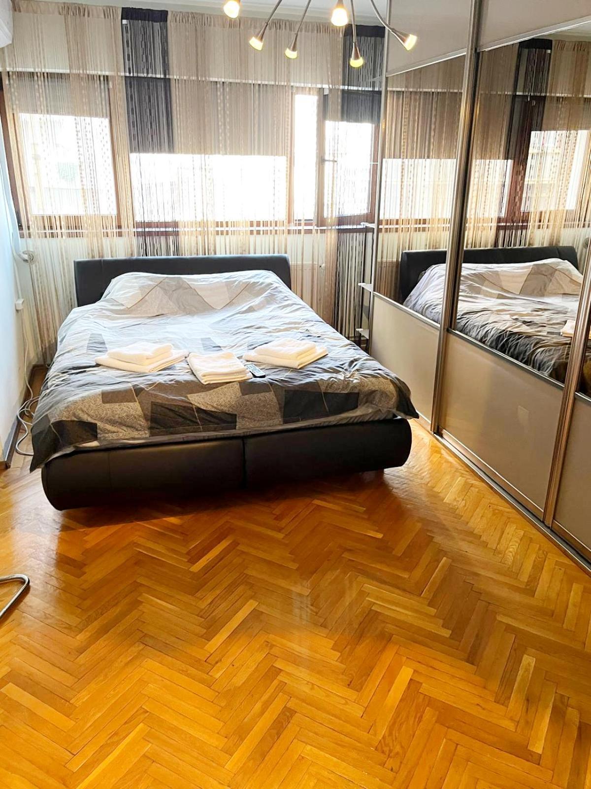 Apartamento Romana 100 Sqm Deluxe Apartament *