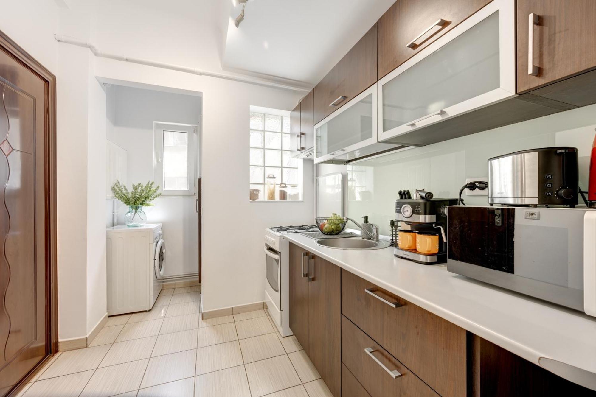 Piata Romana With Balcony Apartment