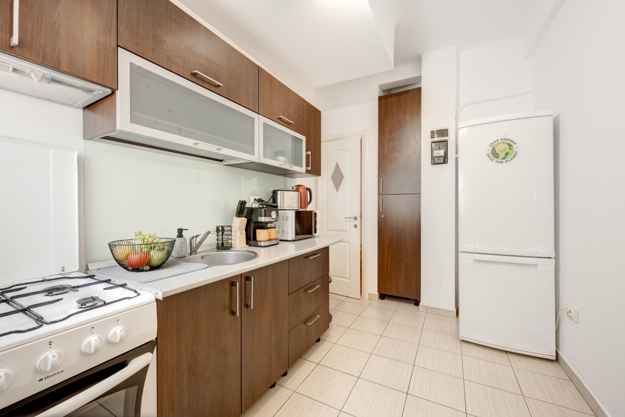 Piata Romana With Balcony Apartament