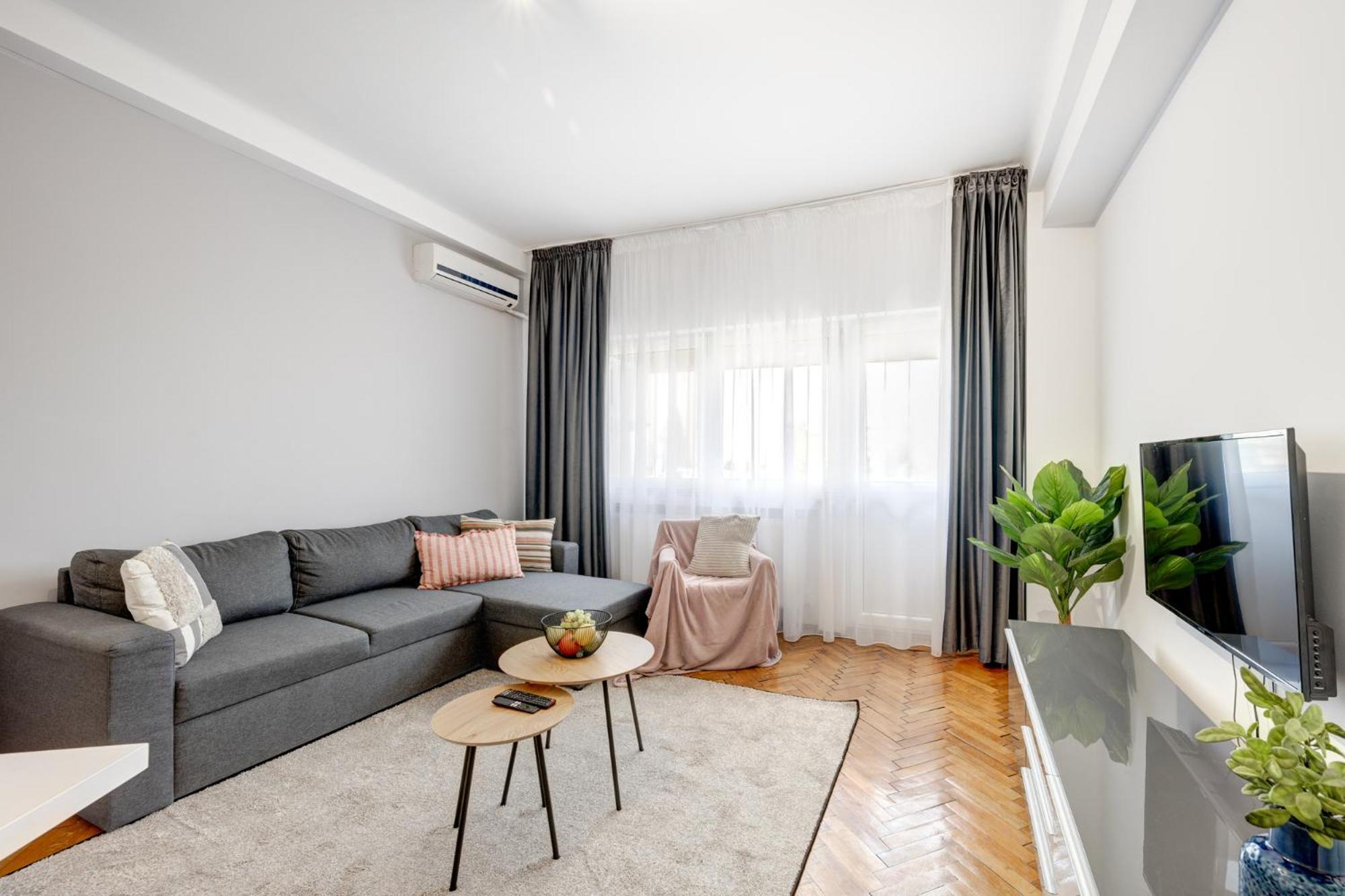 Piata Romana With Balcony Apartament Bucureşti