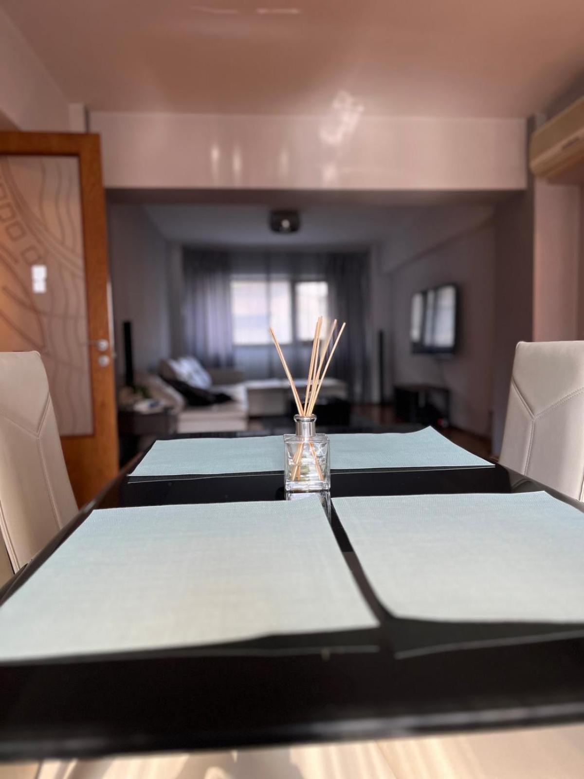 Apartamento Romana 100 Sqm Deluxe Apartament Bucareste