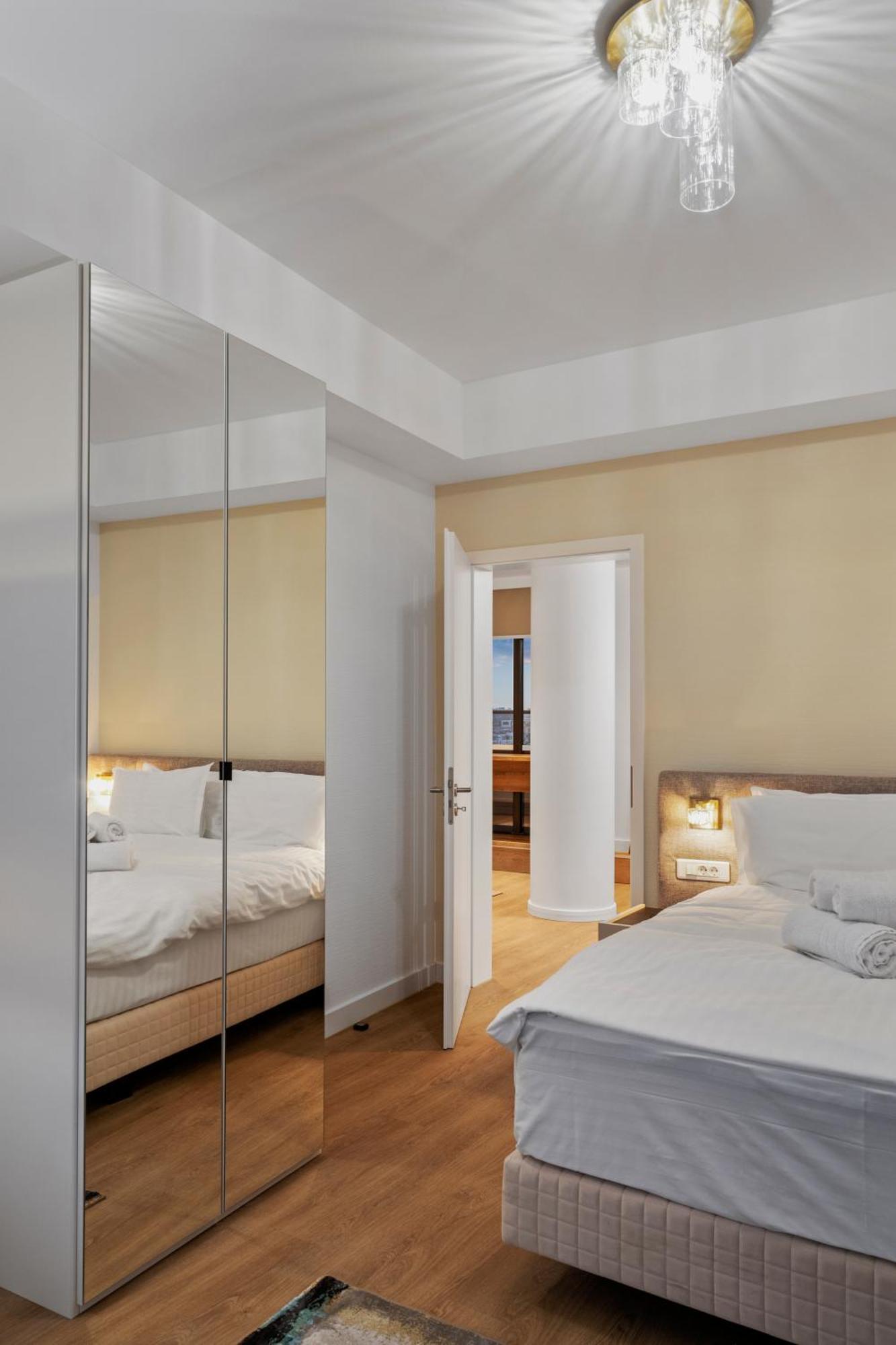 Crown Penthouse - Luxurious, & Vista Apartment *