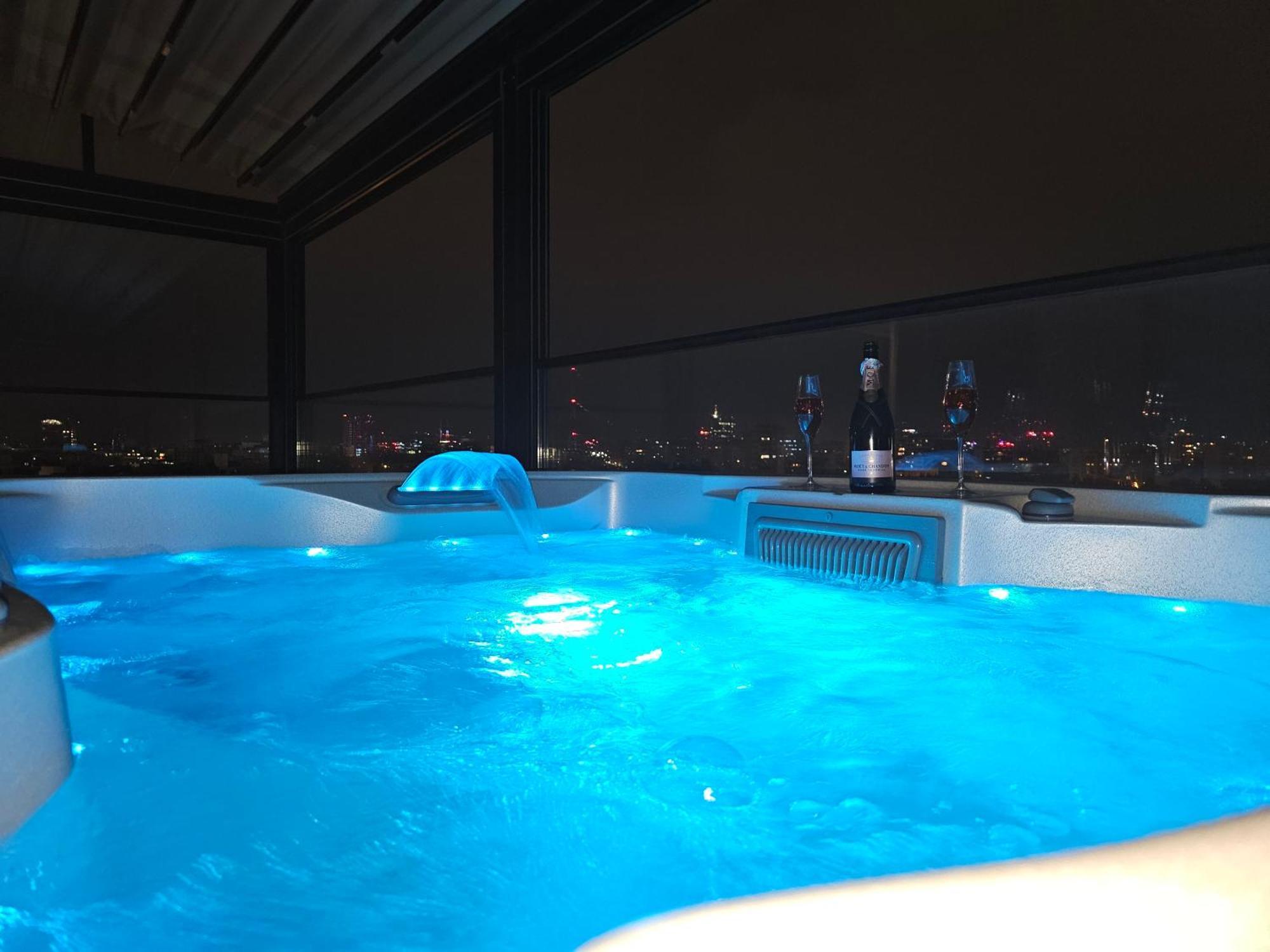 Crown Penthouse - Luxurious, & Vista * Bucharest