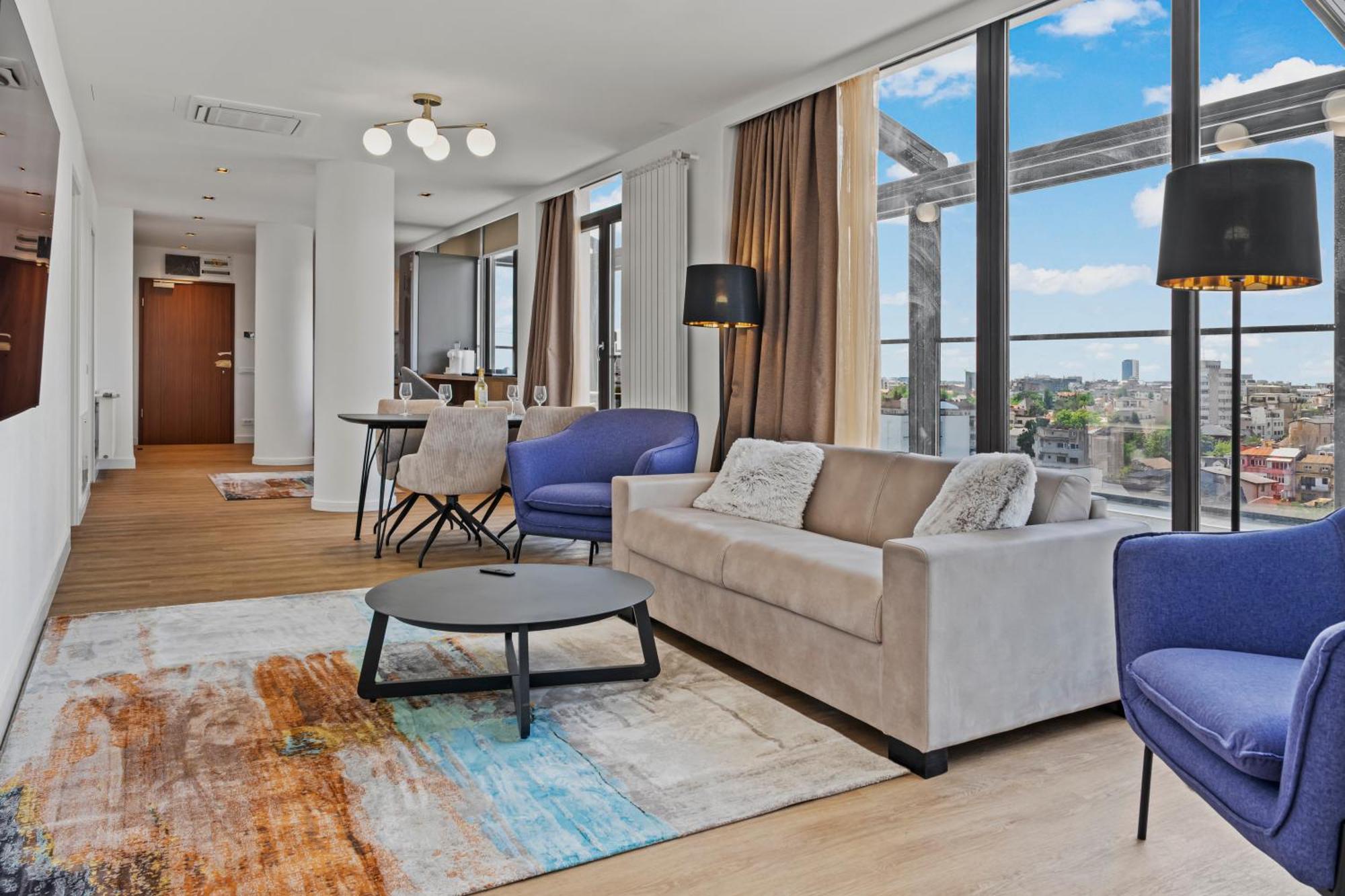 Crown Penthouse - Luxurious, & Vista
