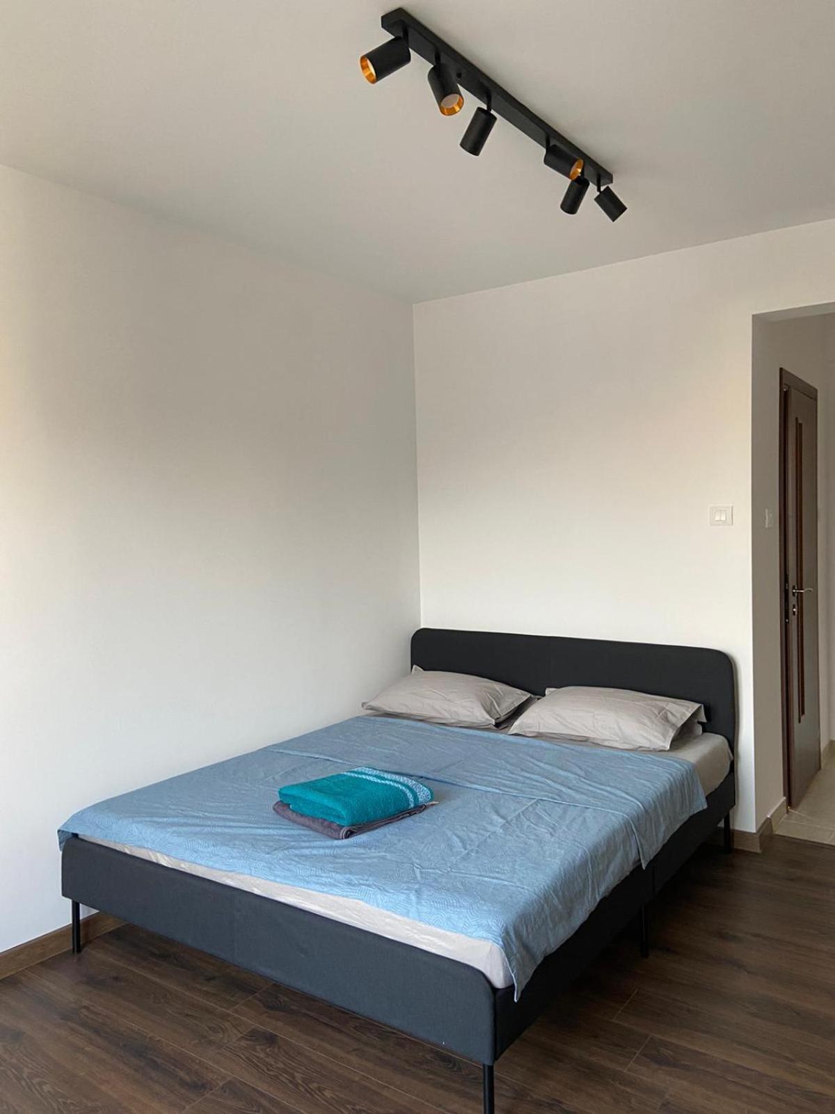 Minimalist Place * Bucareste
