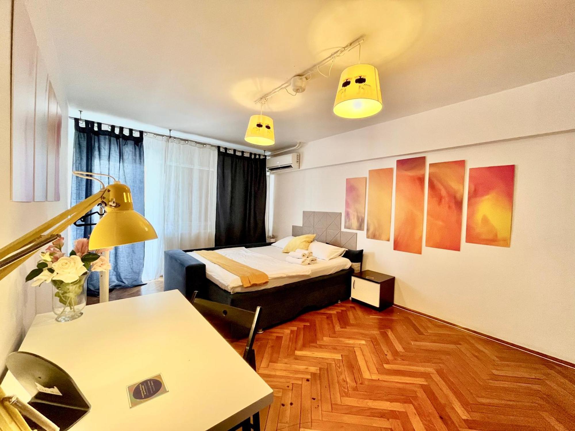 Center Unirii Square Private With View - Shared Amenities Gazde/Camere de închiriat Bucureşti