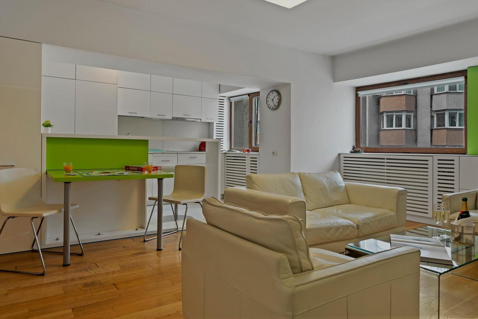 Edes Perfect Location & Modern *