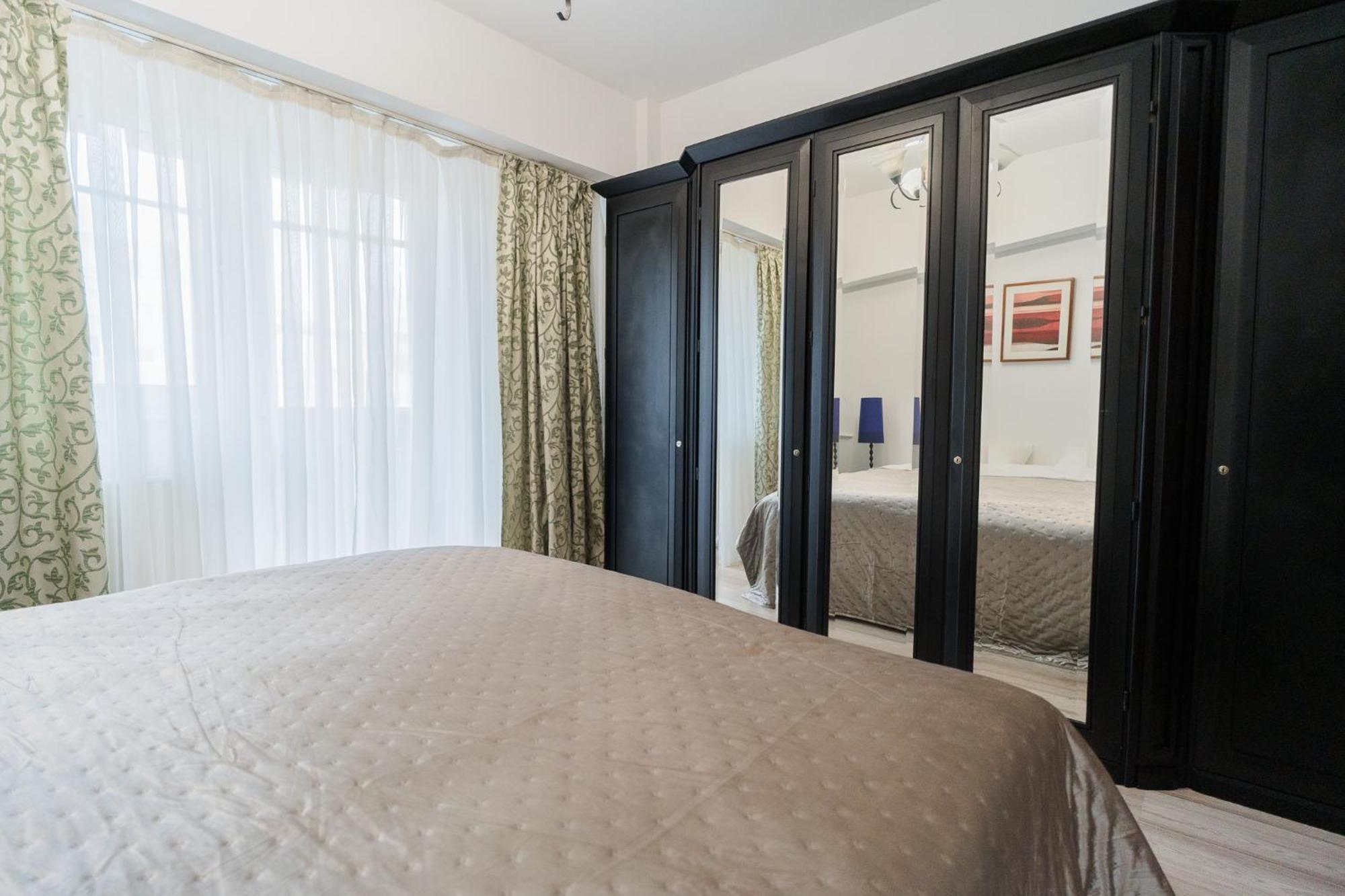 Spacious Near City Center Apartment Bucharest