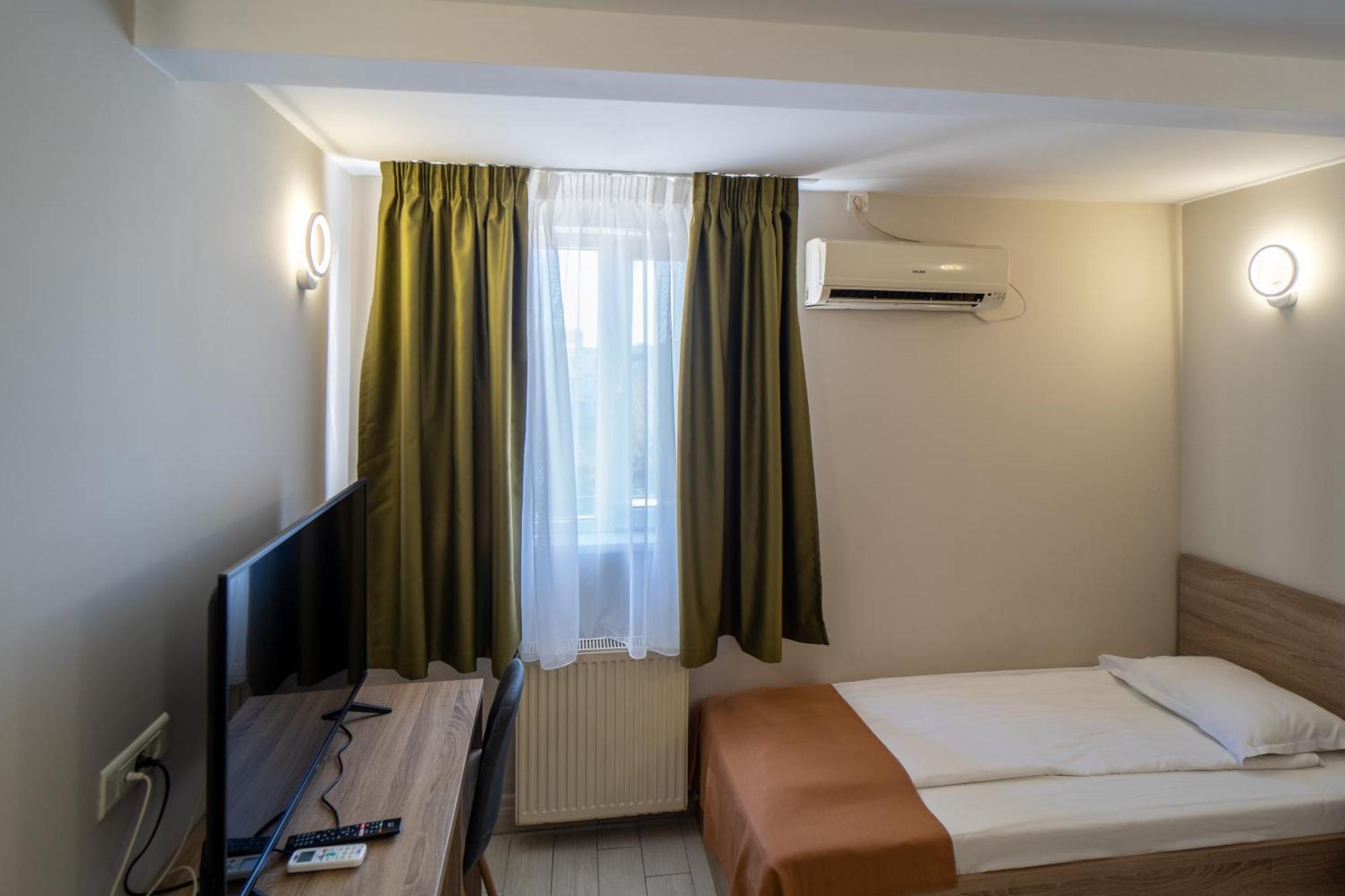 City Hotel Bucharest 2* Bucureşti