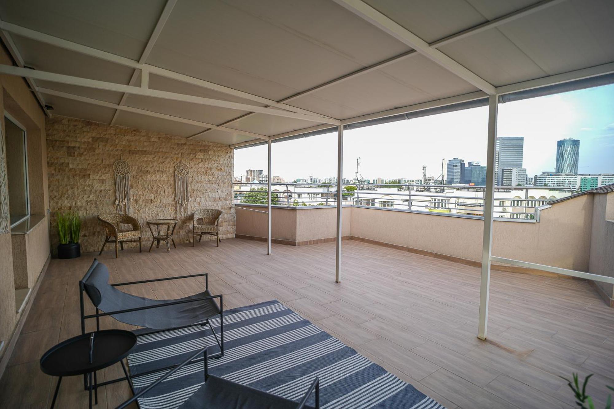 Penthouse With Huge Rooftop Terrace & View Bucureşti