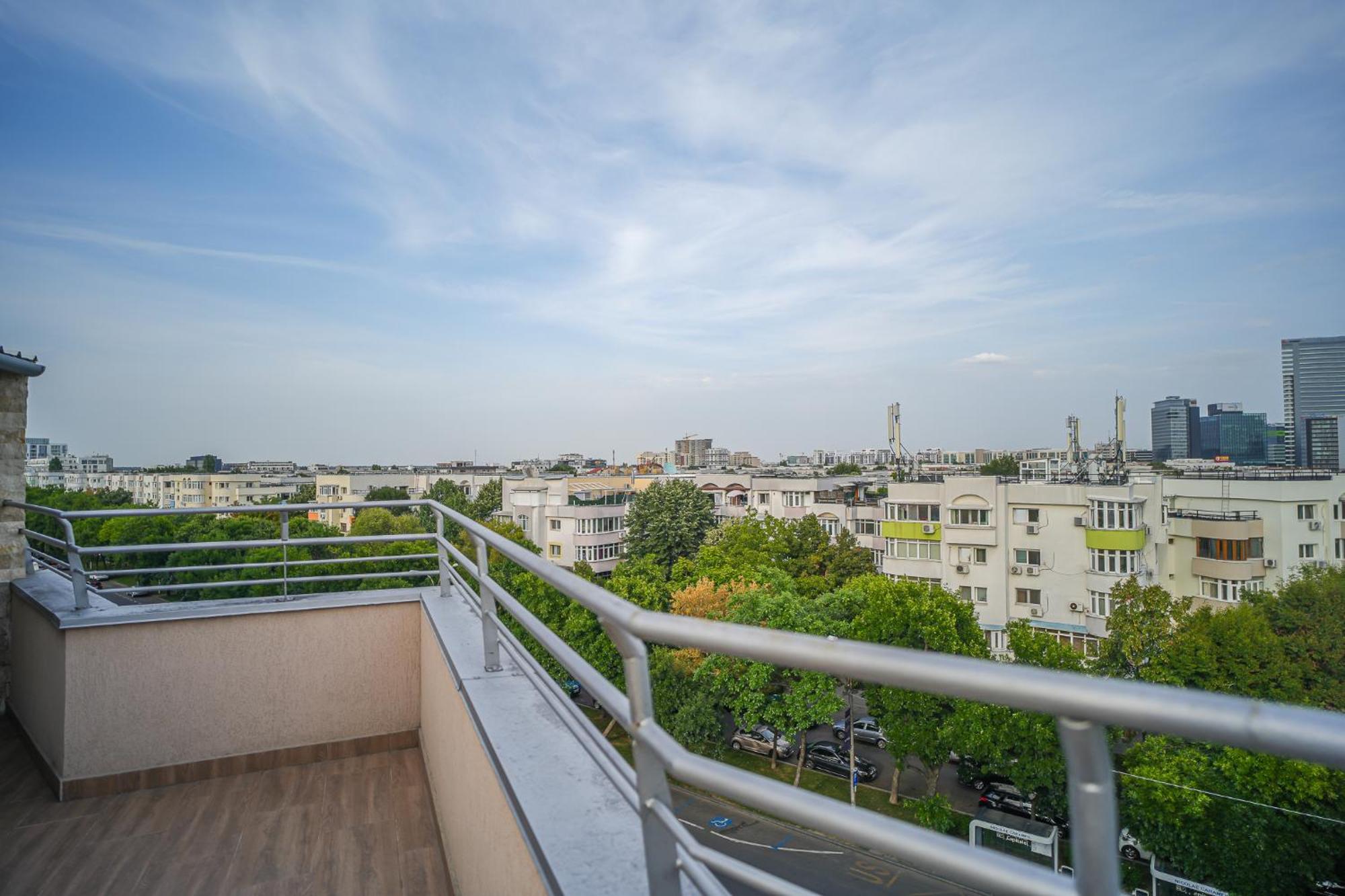 Penthouse With Huge Rooftop Terrace & View Apartment