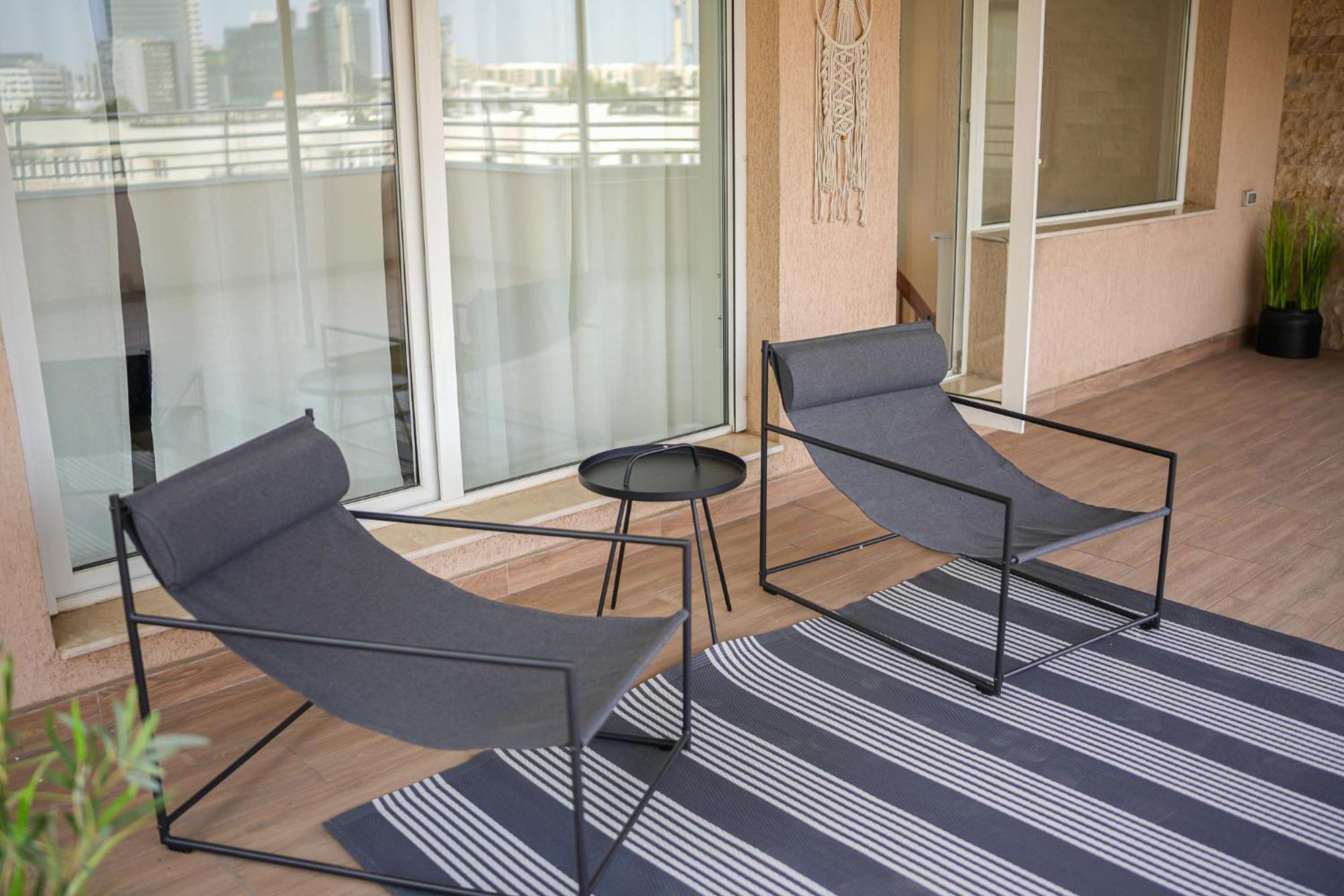 Apartment Penthouse With Huge Rooftop Terrace & View