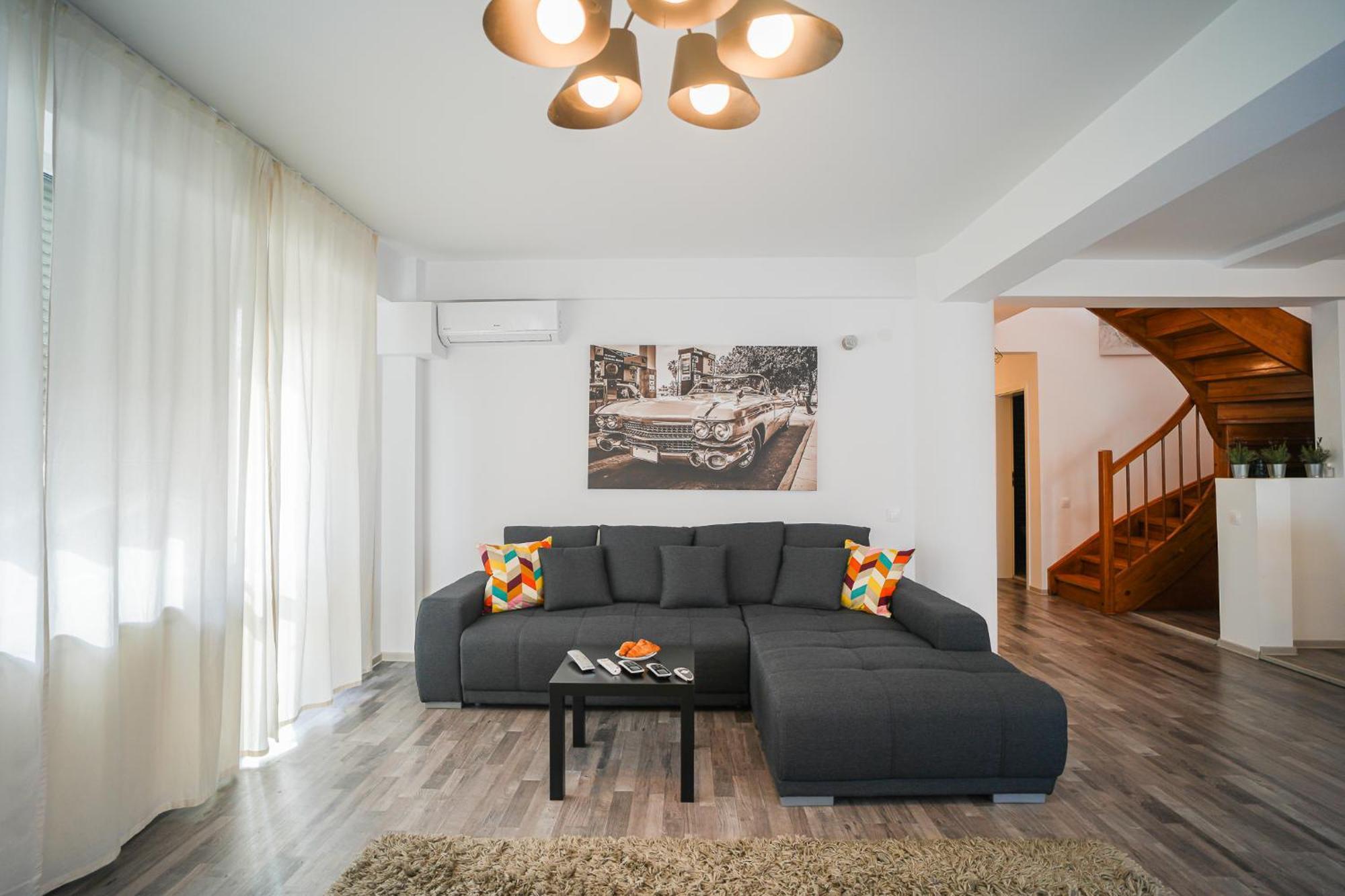 Penthouse With Huge Rooftop Terrace & View Apartment *