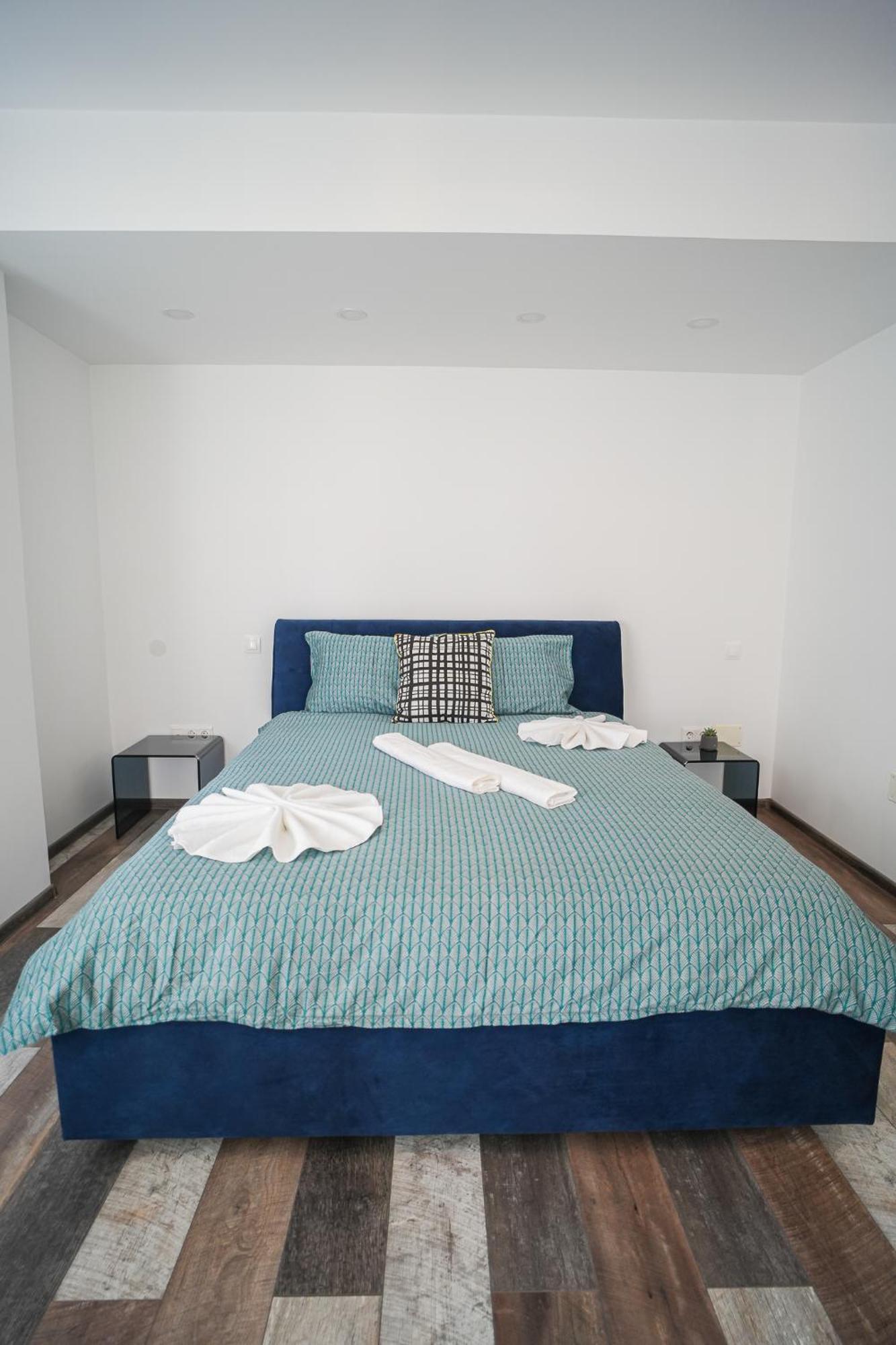 Penthouse With Huge Rooftop Terrace & View Apartament