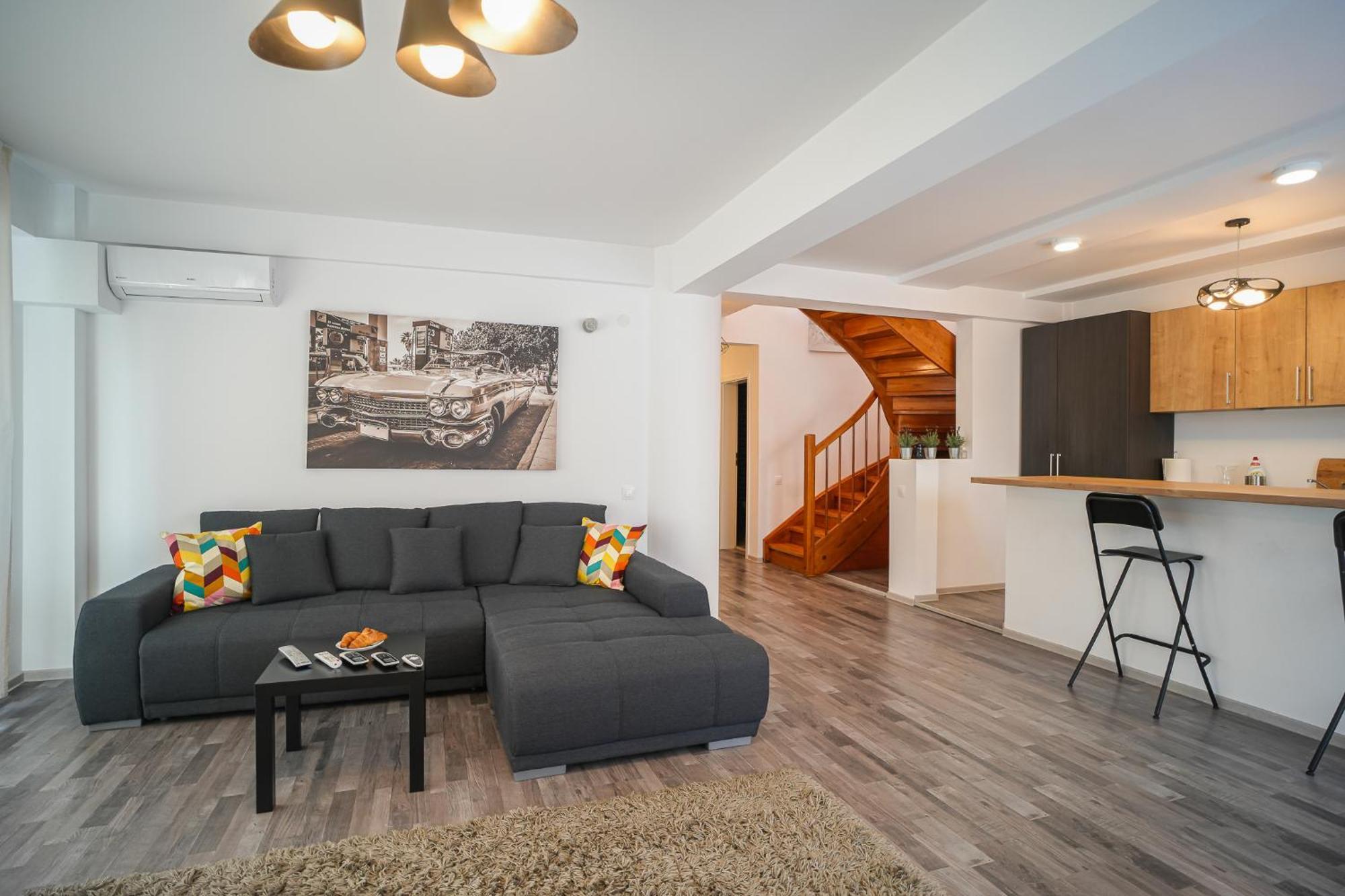 Penthouse With Huge Rooftop Terrace & View Apartment *