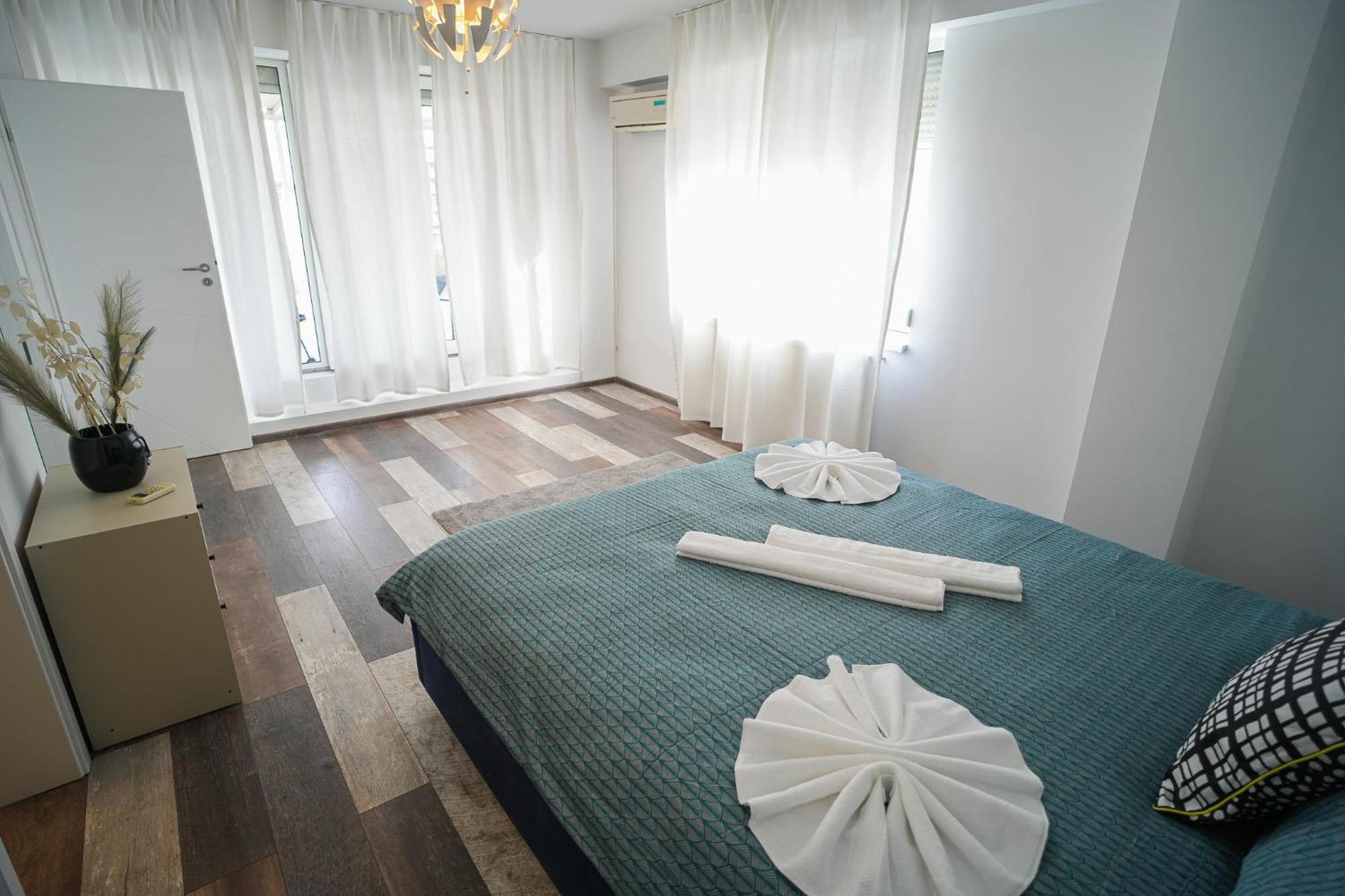 Apartament Penthouse With Huge Rooftop Terrace & View Bucureşti