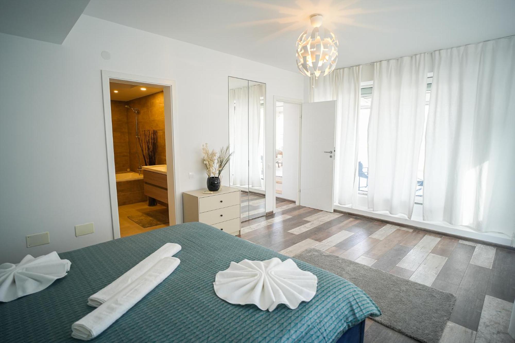Apartament Penthouse With Huge Rooftop Terrace & View