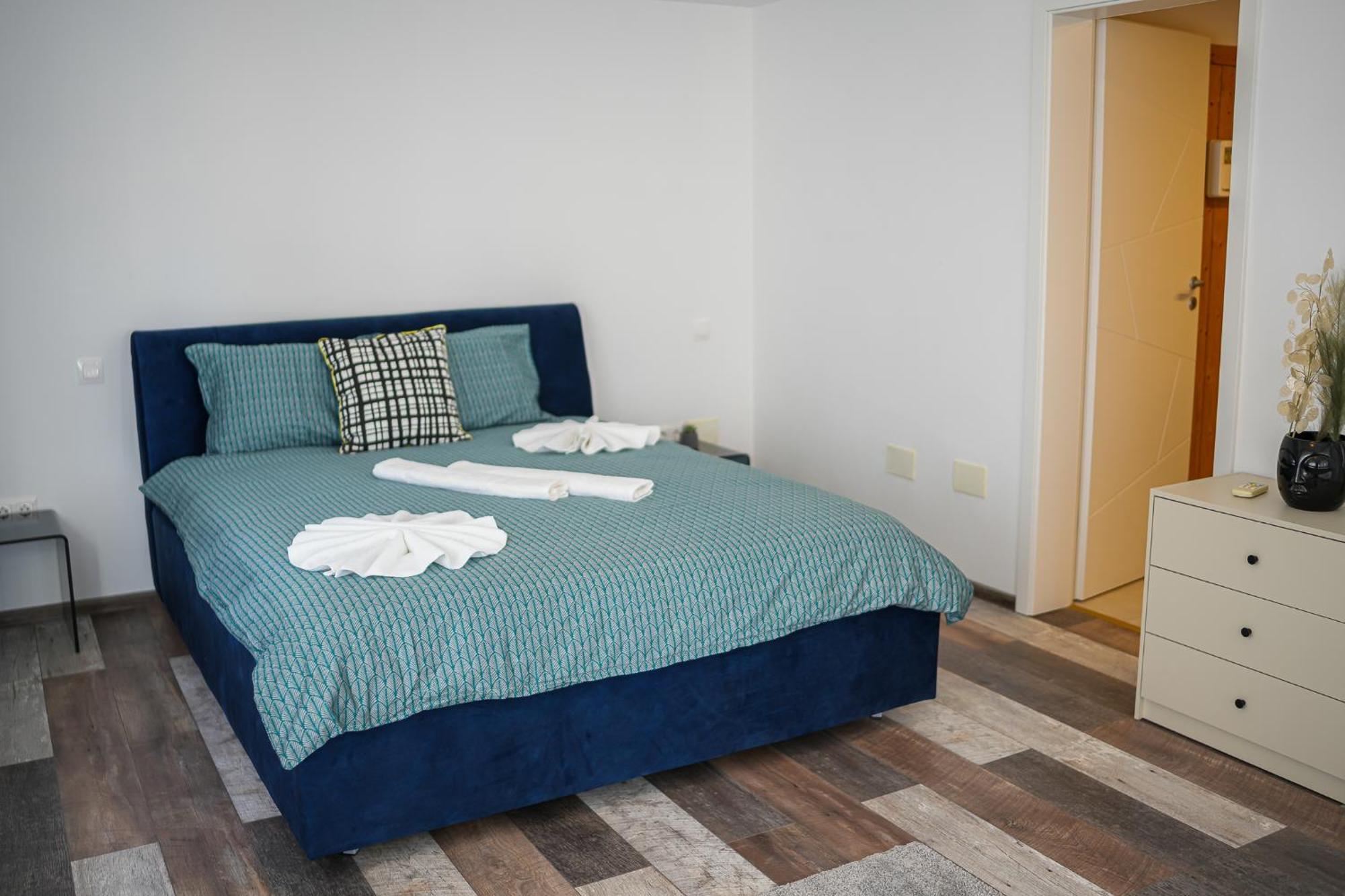 Apartament Penthouse With Huge Rooftop Terrace & View *
