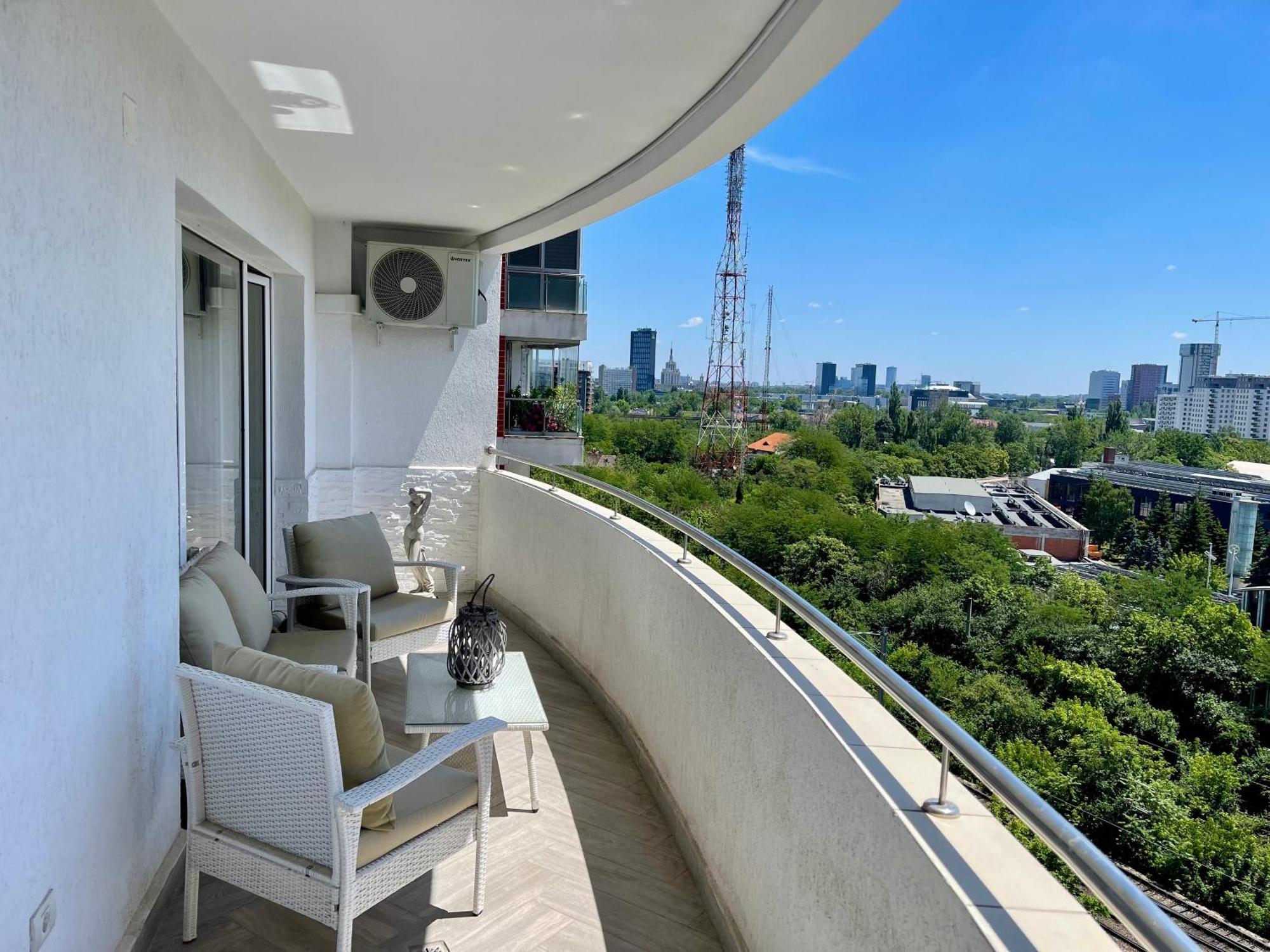 Apartament Malachite Urban Gem - Skyline Terrace Oasis