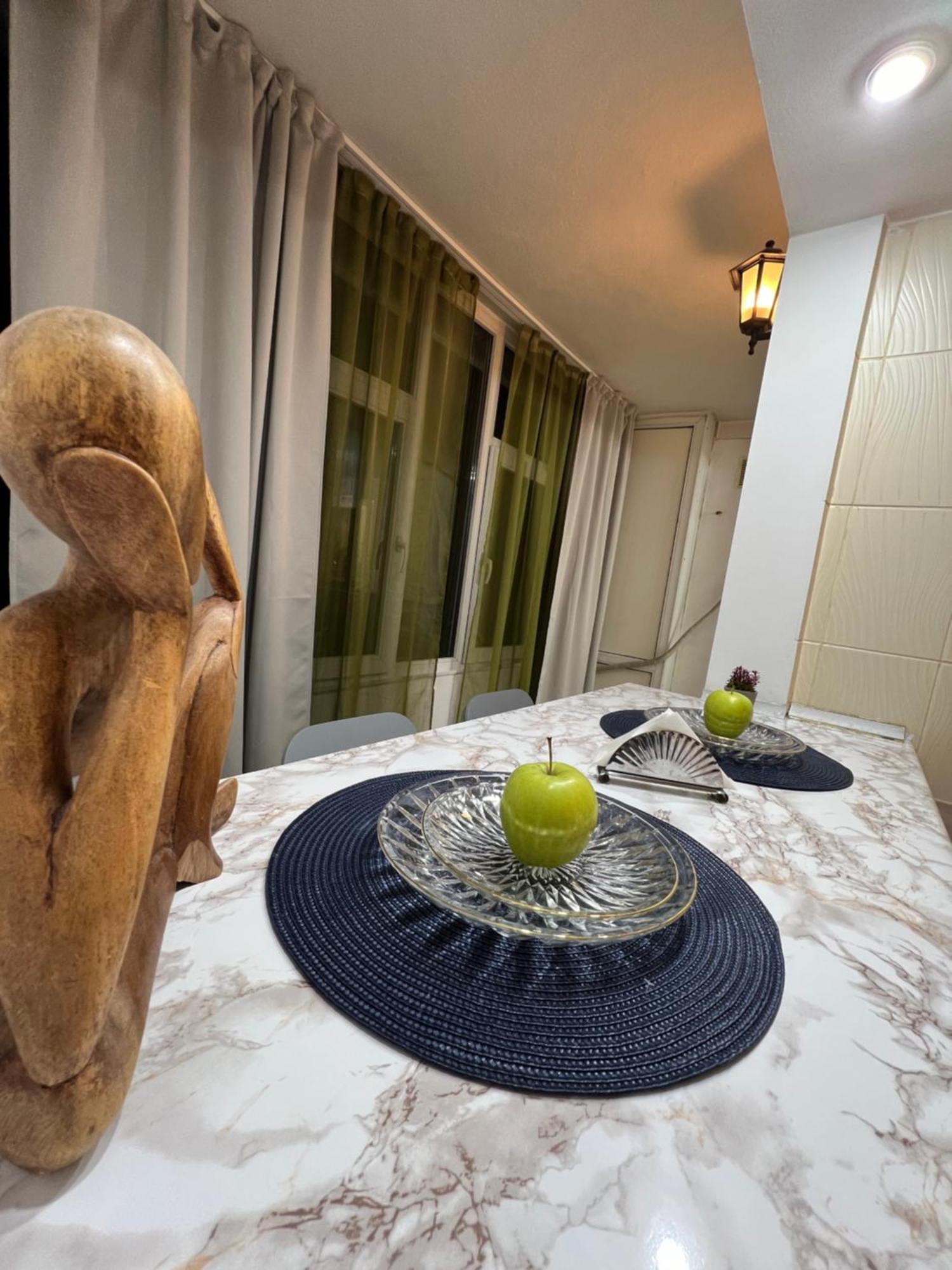 Kiwi Apart-hotel 1br Wi-fi Free - Close To Old Town - Cozy Location - Shorter Or Longer - R&m Boutique *