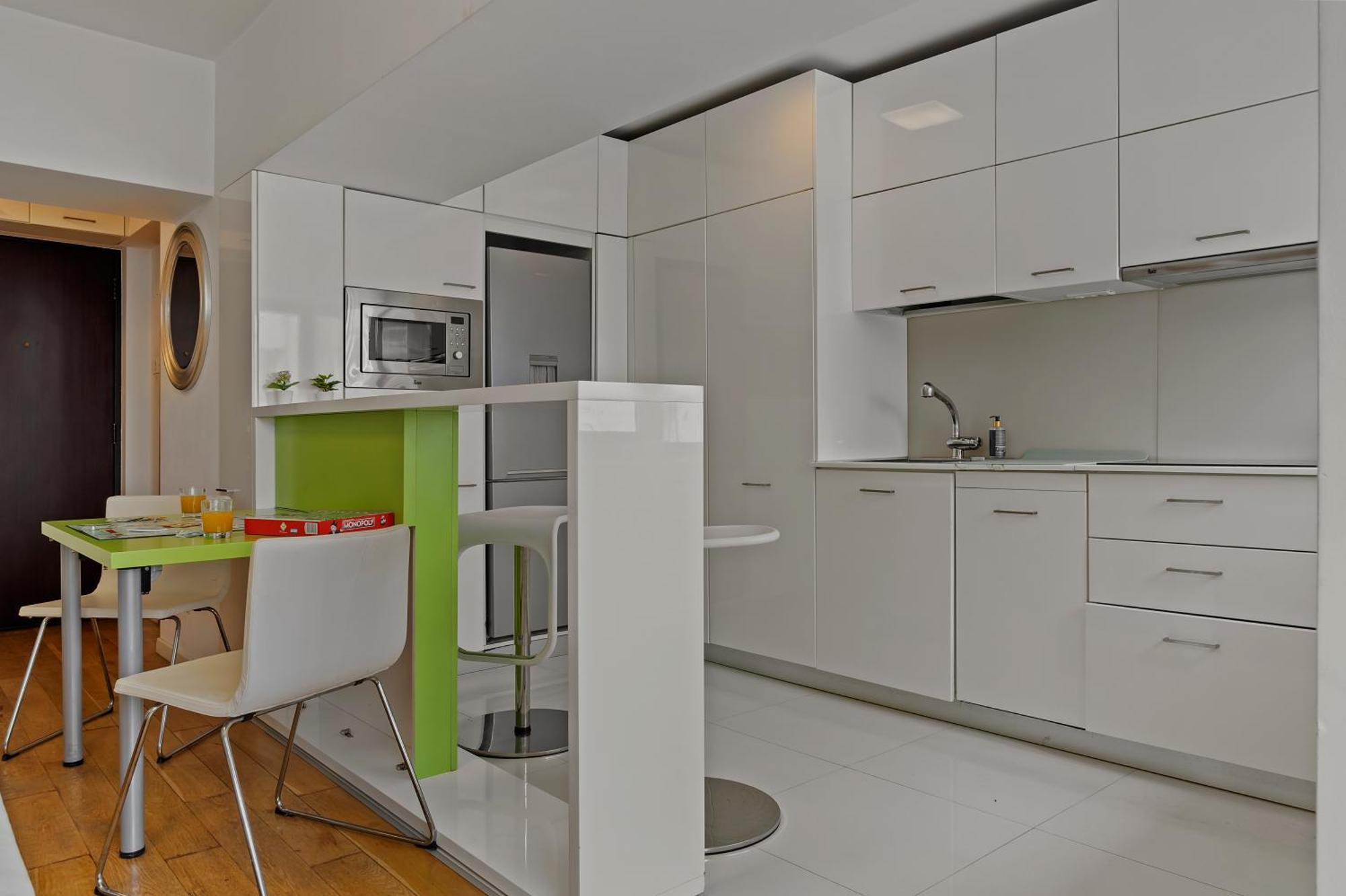 Edes Perfect Location & Modern * Bucharest
