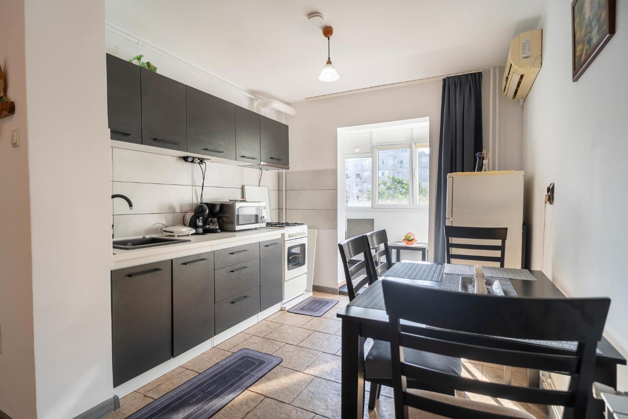Apartment Rustic & Spacious 3br Bucharest