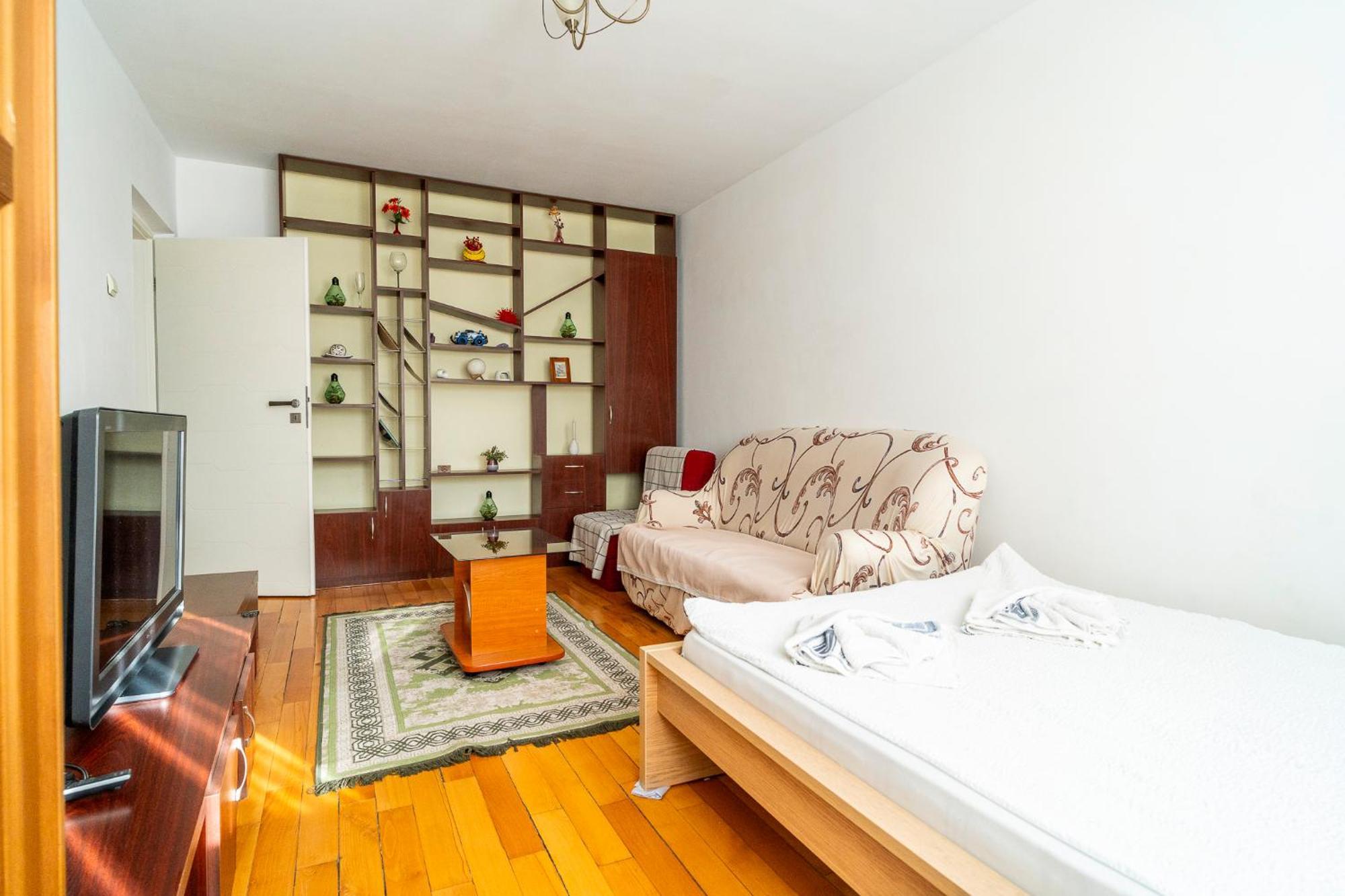 Rustic & Spacious 3br Apartment Bucharest