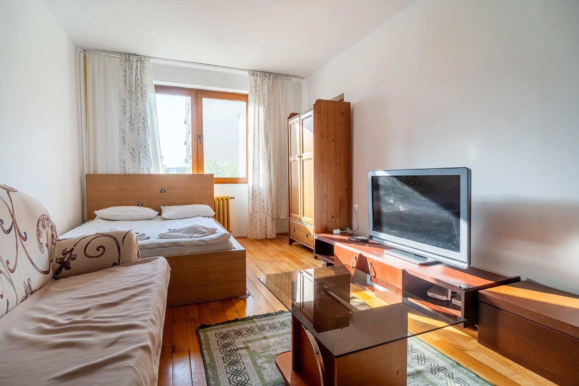 Rustic & Spacious 3br Apartment Bucharest
