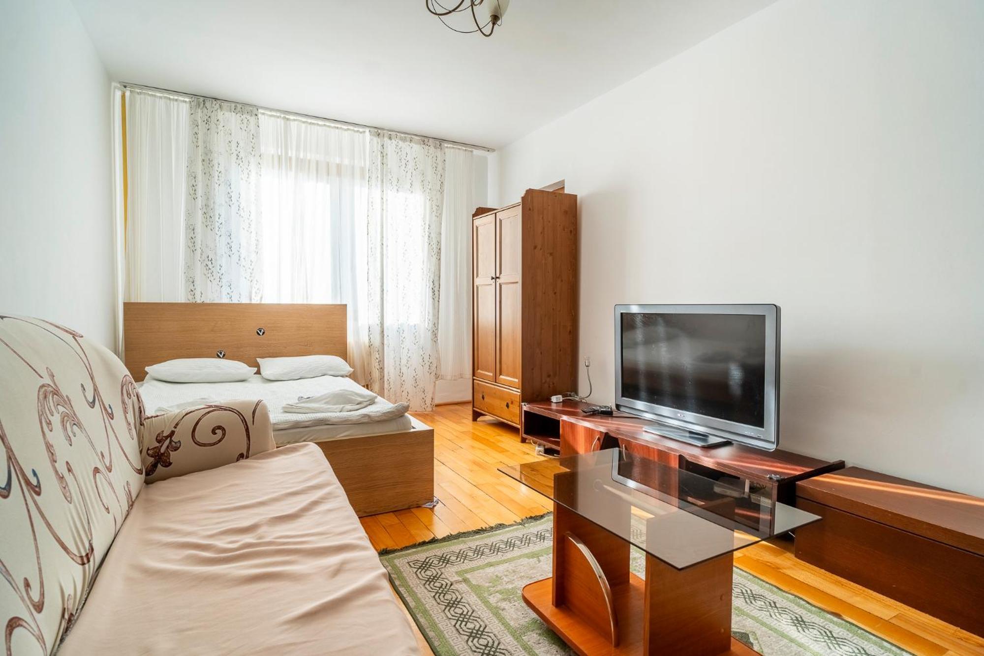 Rustic & Spacious 3br * Bucharest