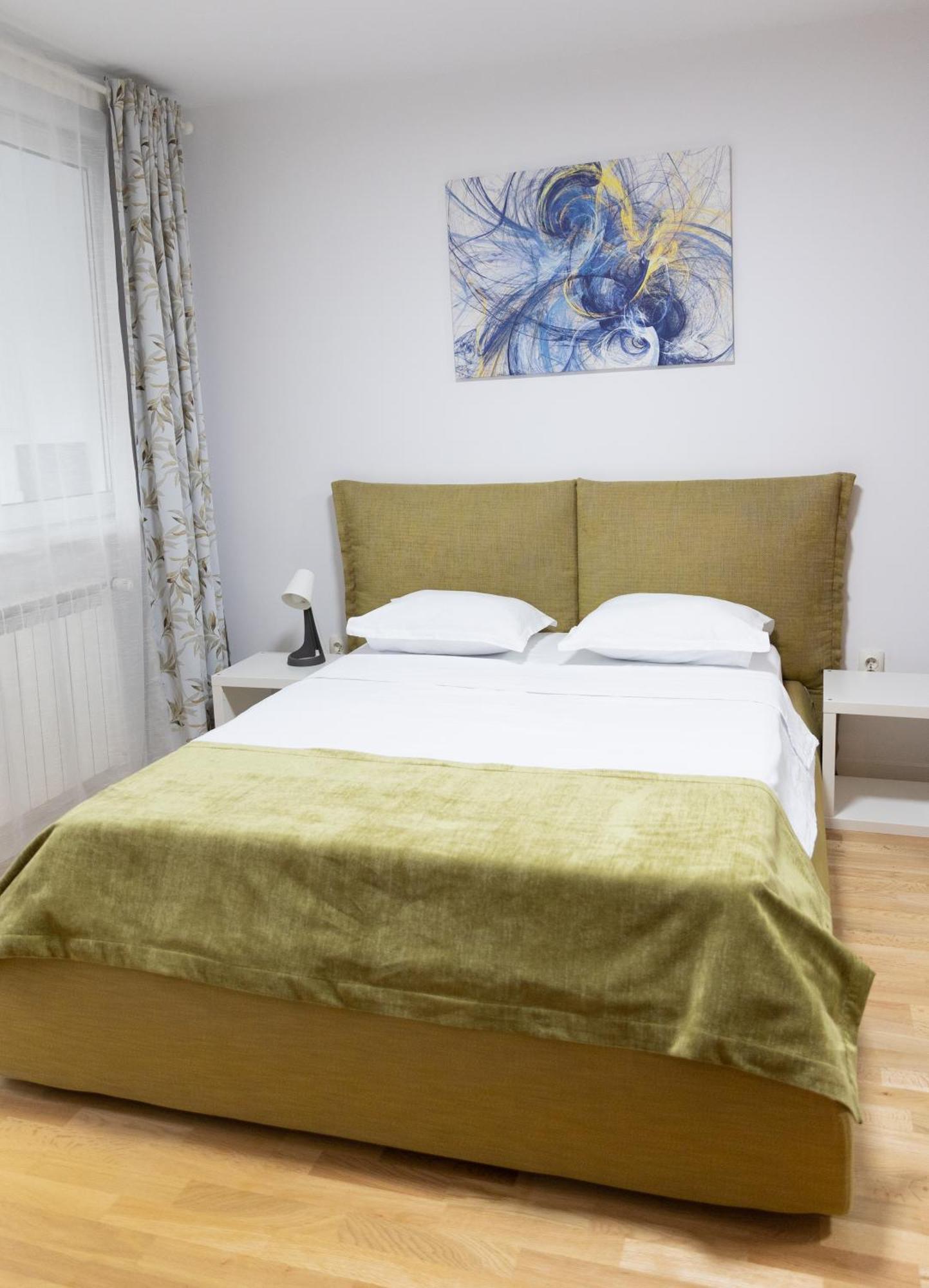 Old Town Oasis - Secured Parking Nearby - Self Check In - Metro Station At 1min Apartamento Bucareste