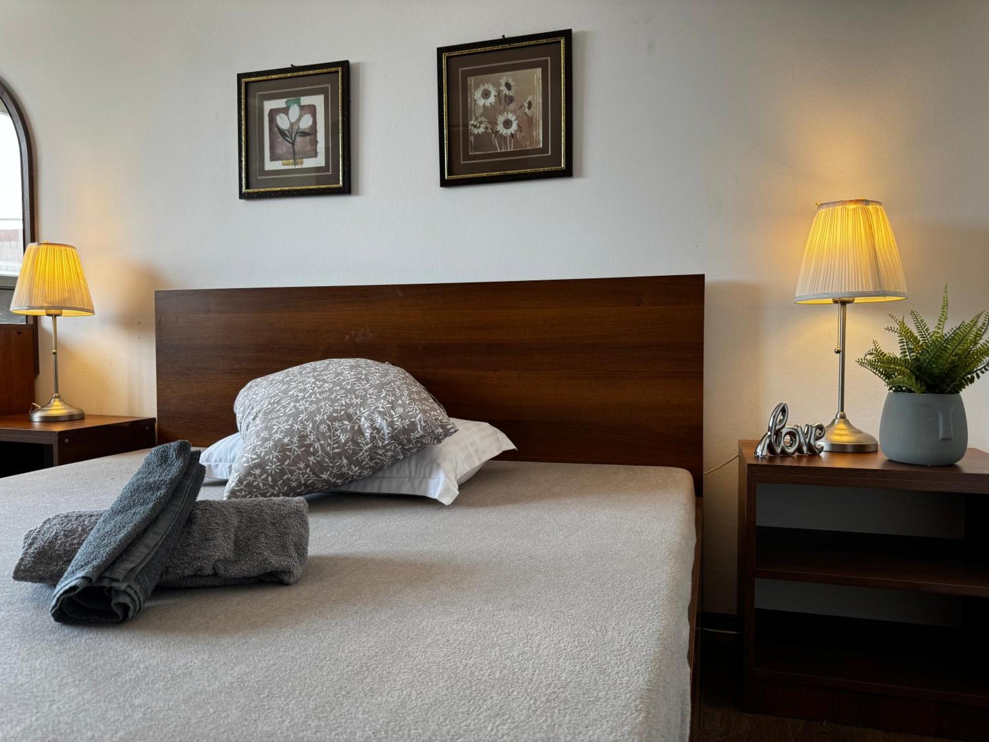 Palace Of Parliament 3 By Chr Luxury Property Apartament