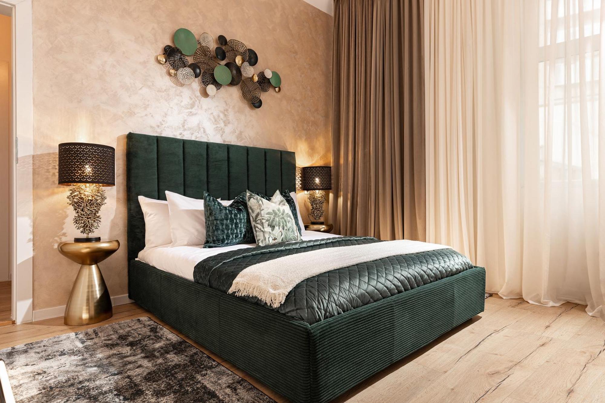 Apartment Qult - Emerald Rhapsody *